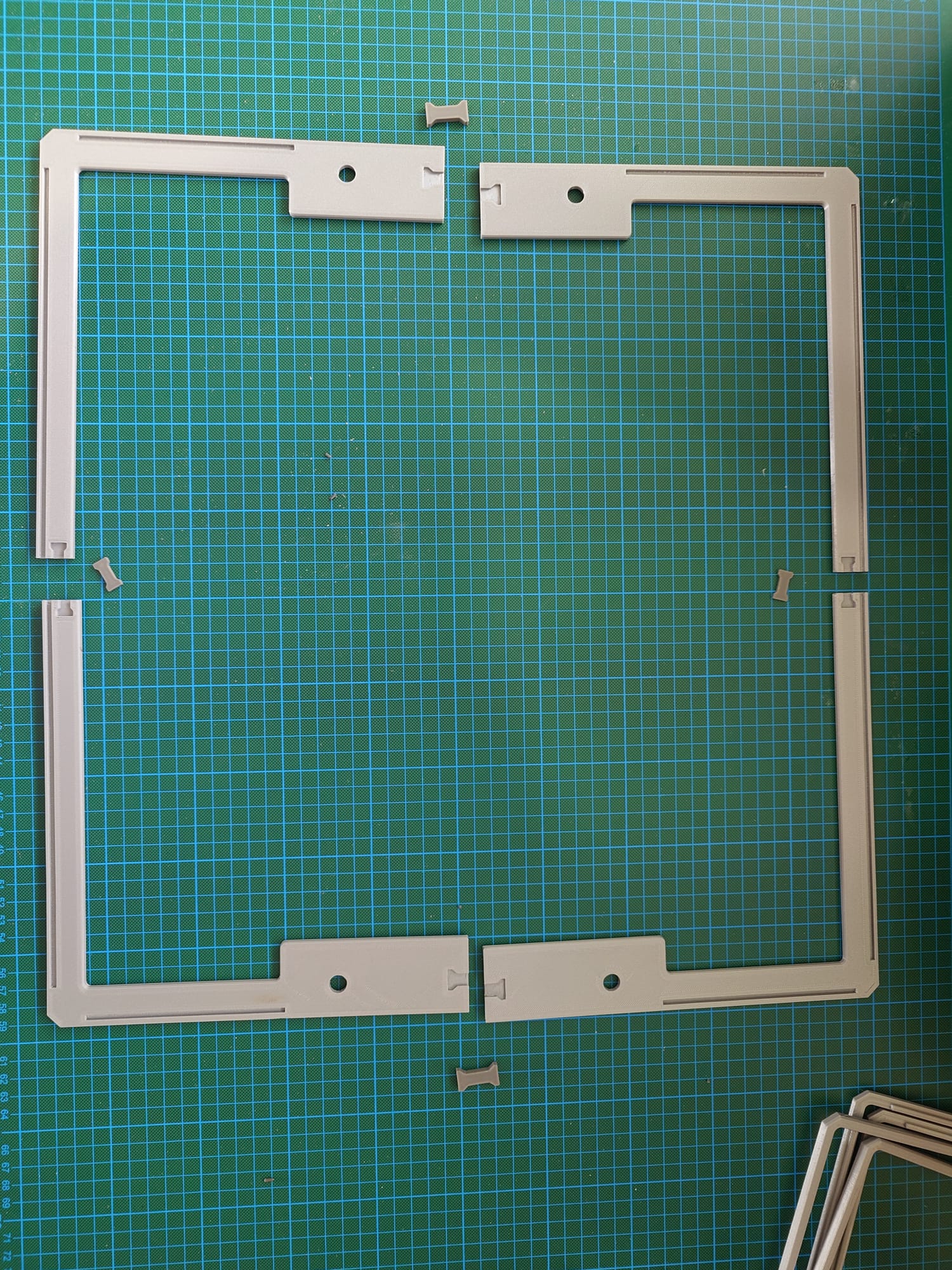 Qidi Plus 4 Closeable Ventilated Riser by 3D Mad Mesh | Printables Store