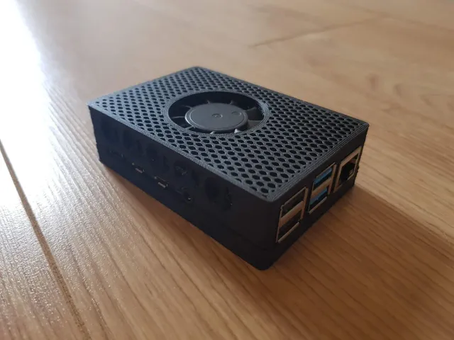 simple raspberry pi 4 case with fan