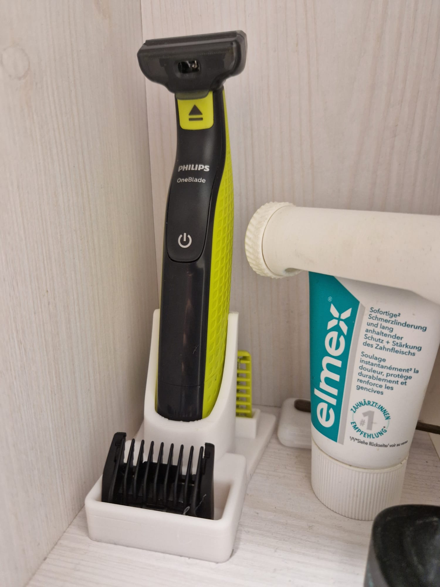 Philips OneBlade and accessory holder