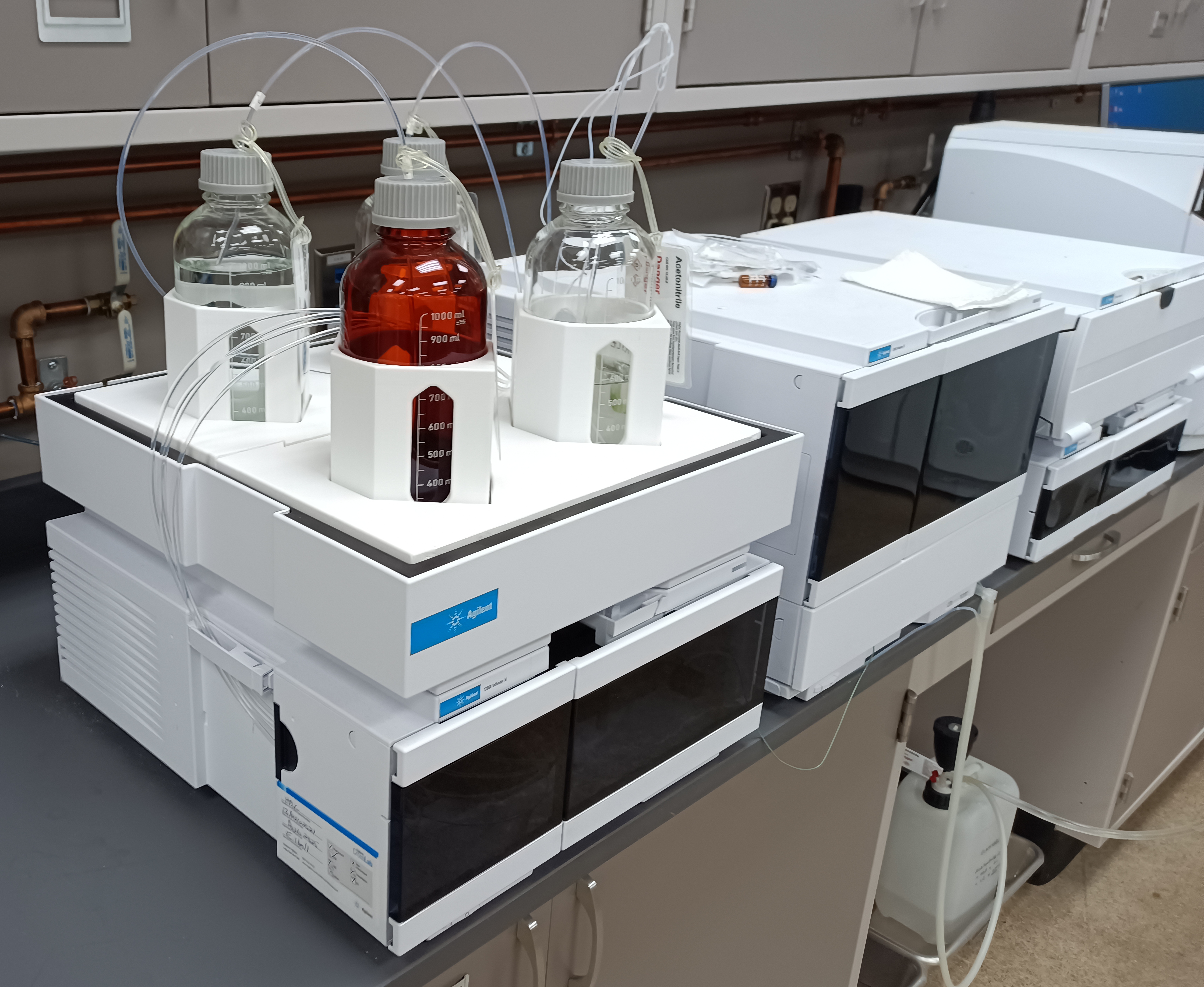 Glass Bottle Safety Support - Agilent 1260 Infinity II LC Analytical HPLC System