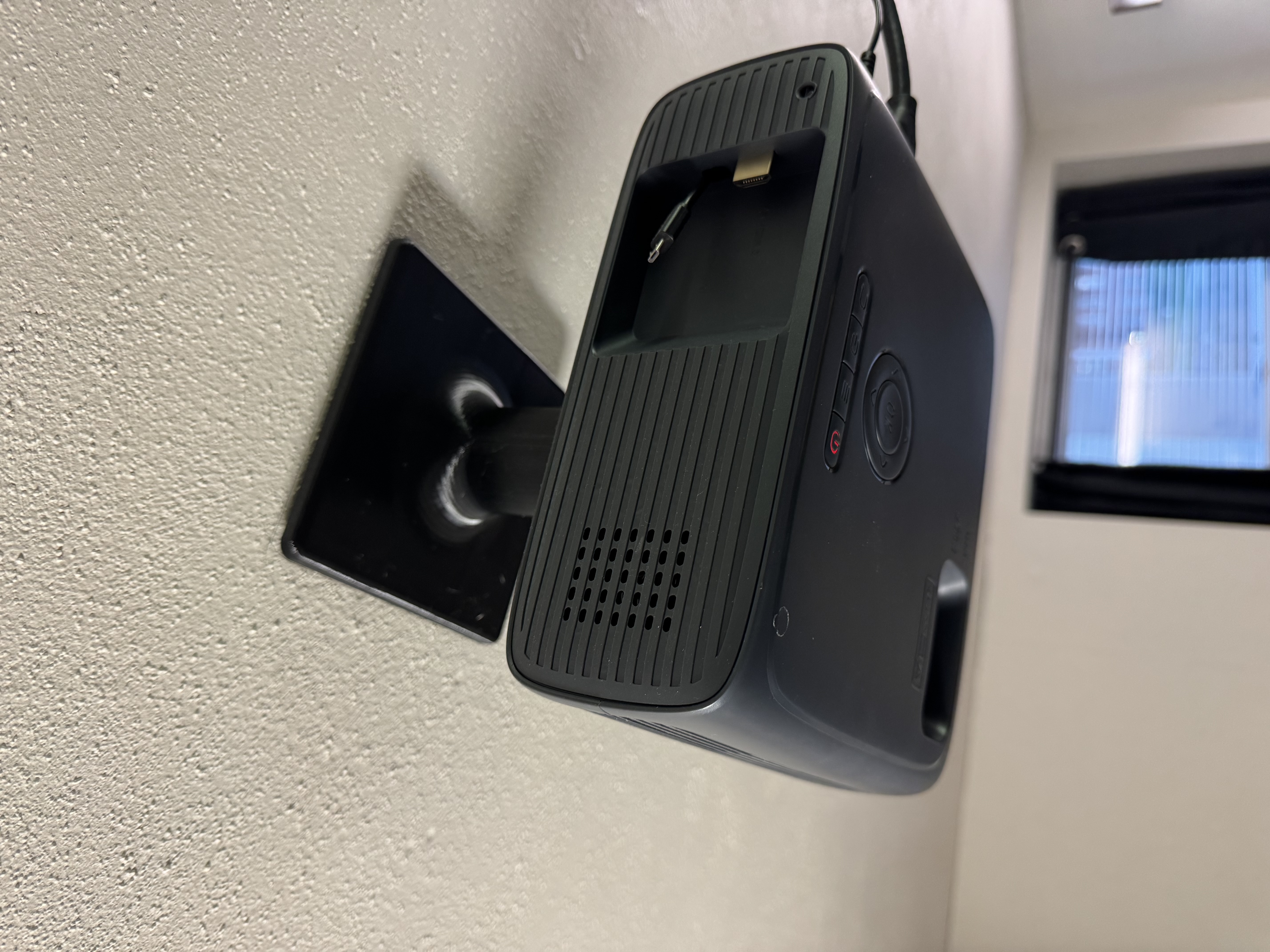 Miniatura 2 do modelo 3D Projector Ceiling Mount