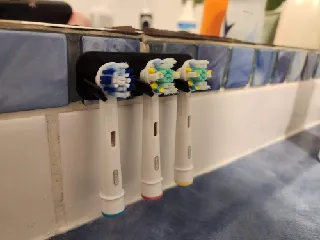 3-Head Version of Wall mount Oral-B / Braun Toothbrush Head Holder