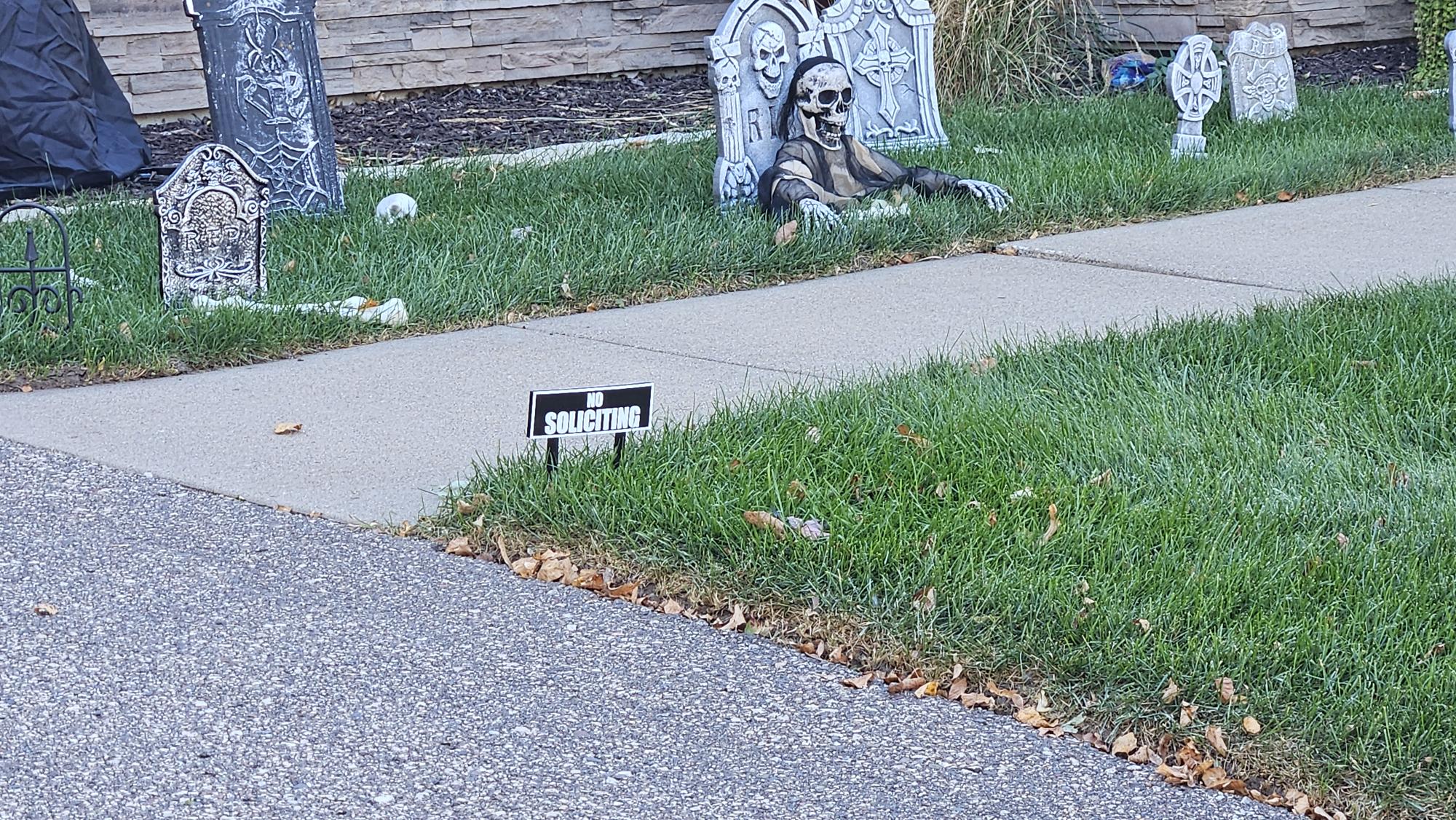 No Soliciting - Yard Sign — miniatura 5
