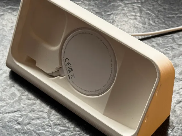 Standby-Dock for iPhone 15 Pro and Anker 313