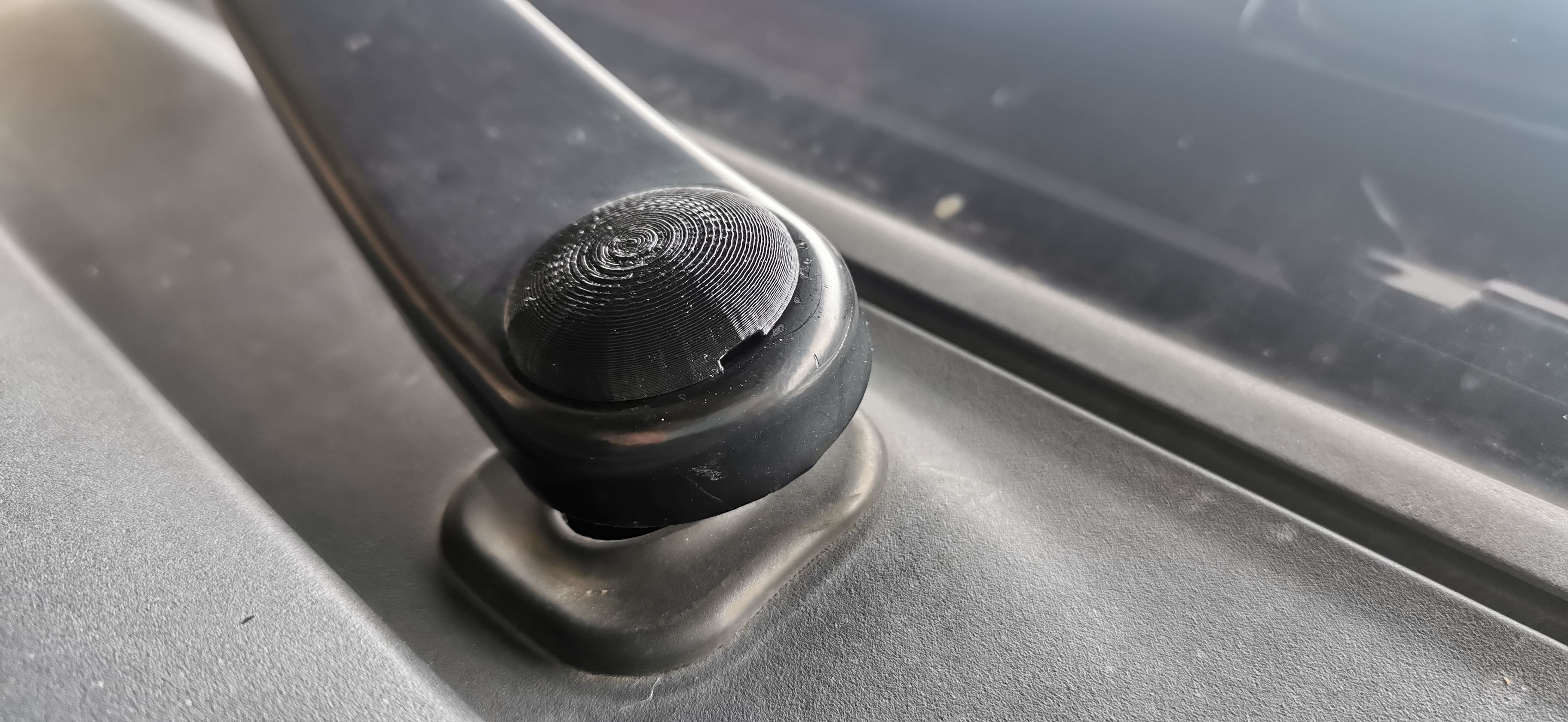 Windshield arm wiper cap for Volvo (15mm wrench)