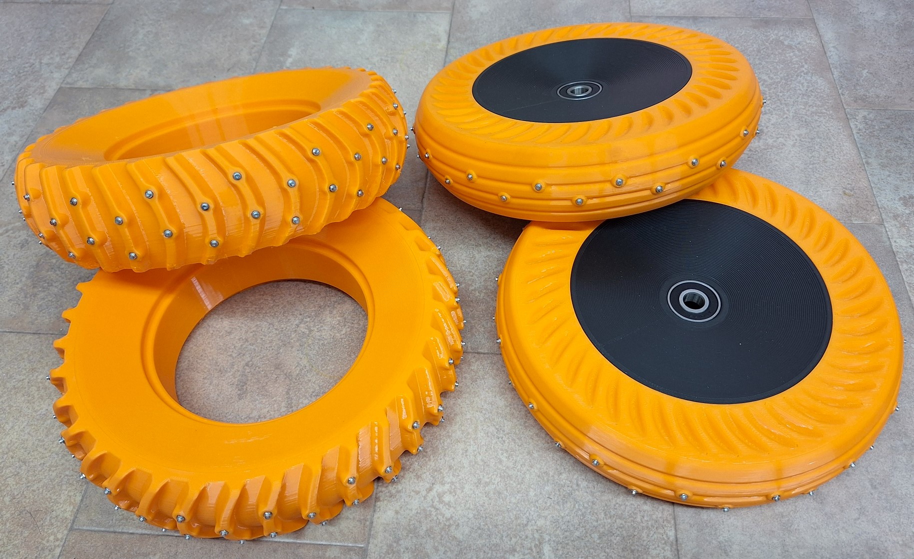 Stud-prepared TPU tyres for 6,5" hoverboard motors by Innoadditive ...