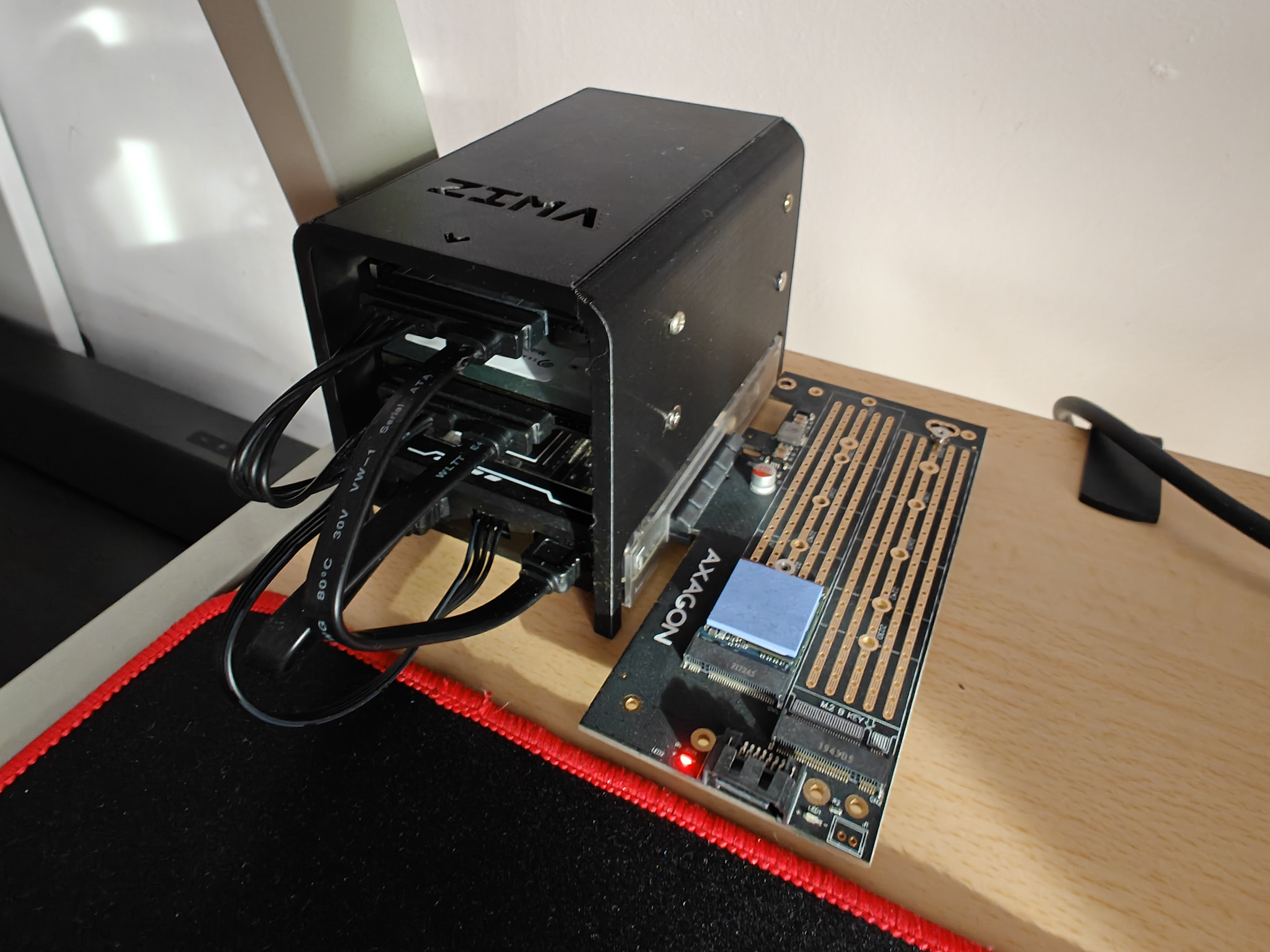 ZimaBlade: Double 2.5" HDD Stand