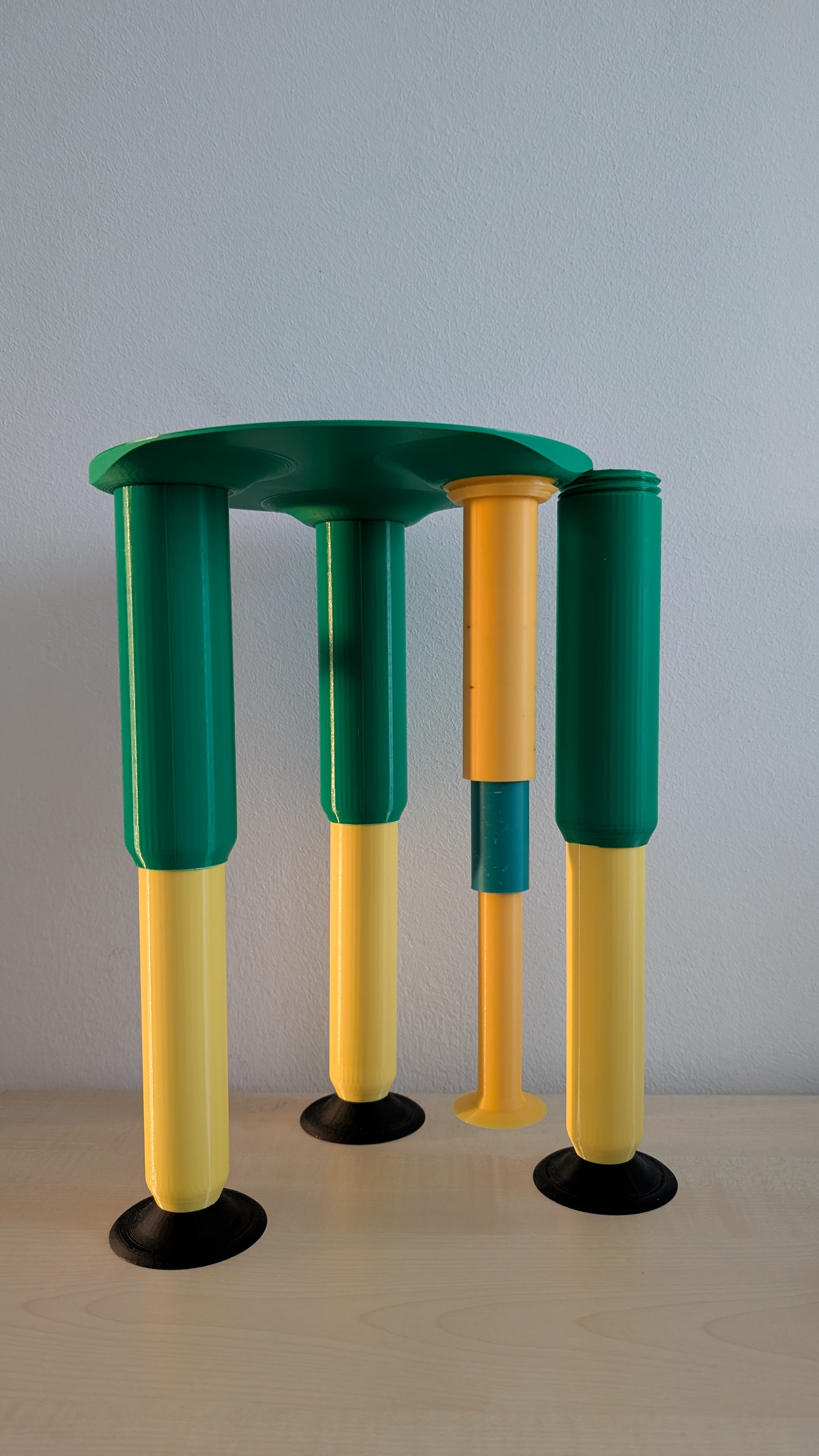 Collapsible stick with freely chooseable height