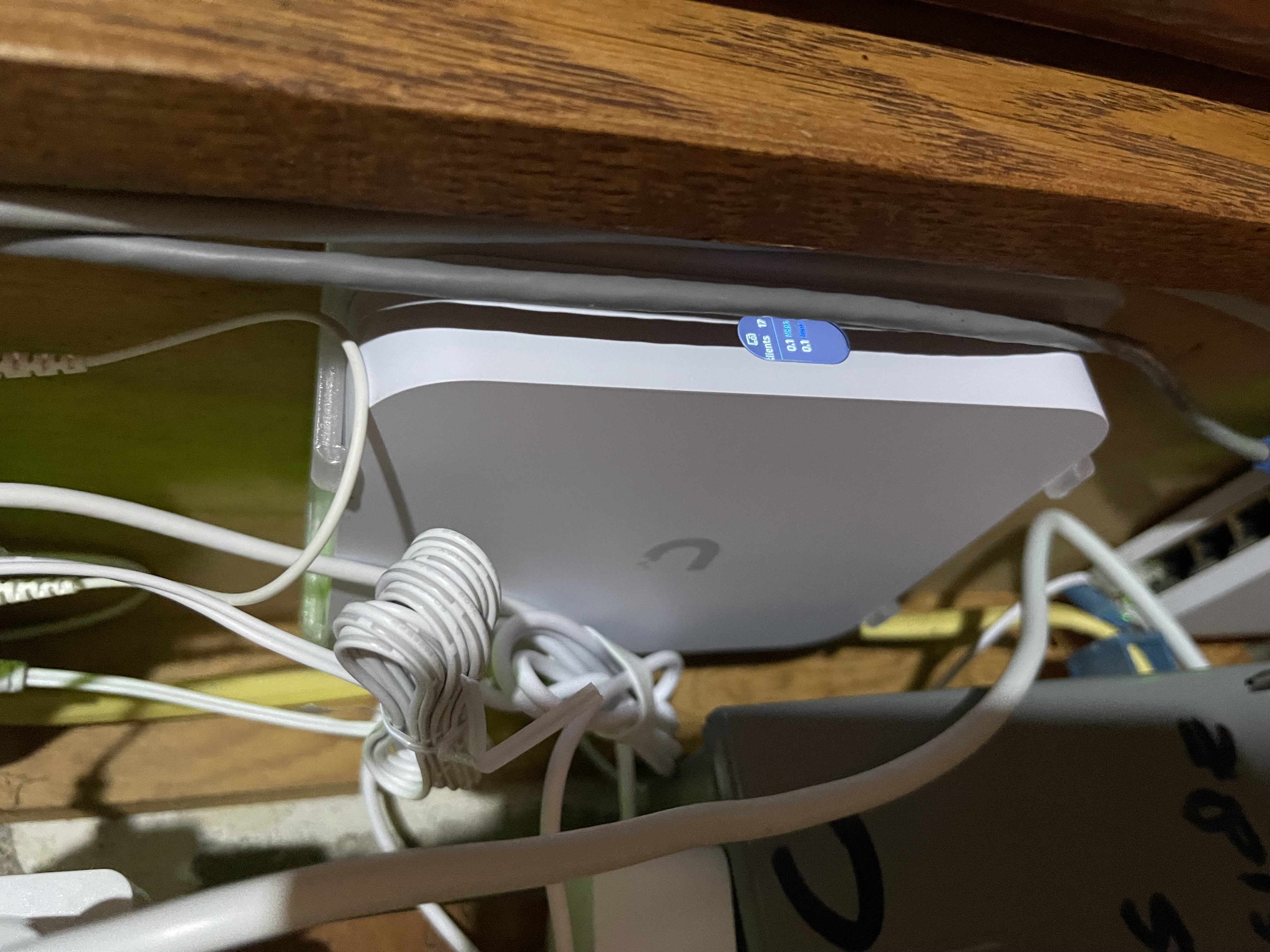 Ubiquiti Cloud Gateway Max wall mount