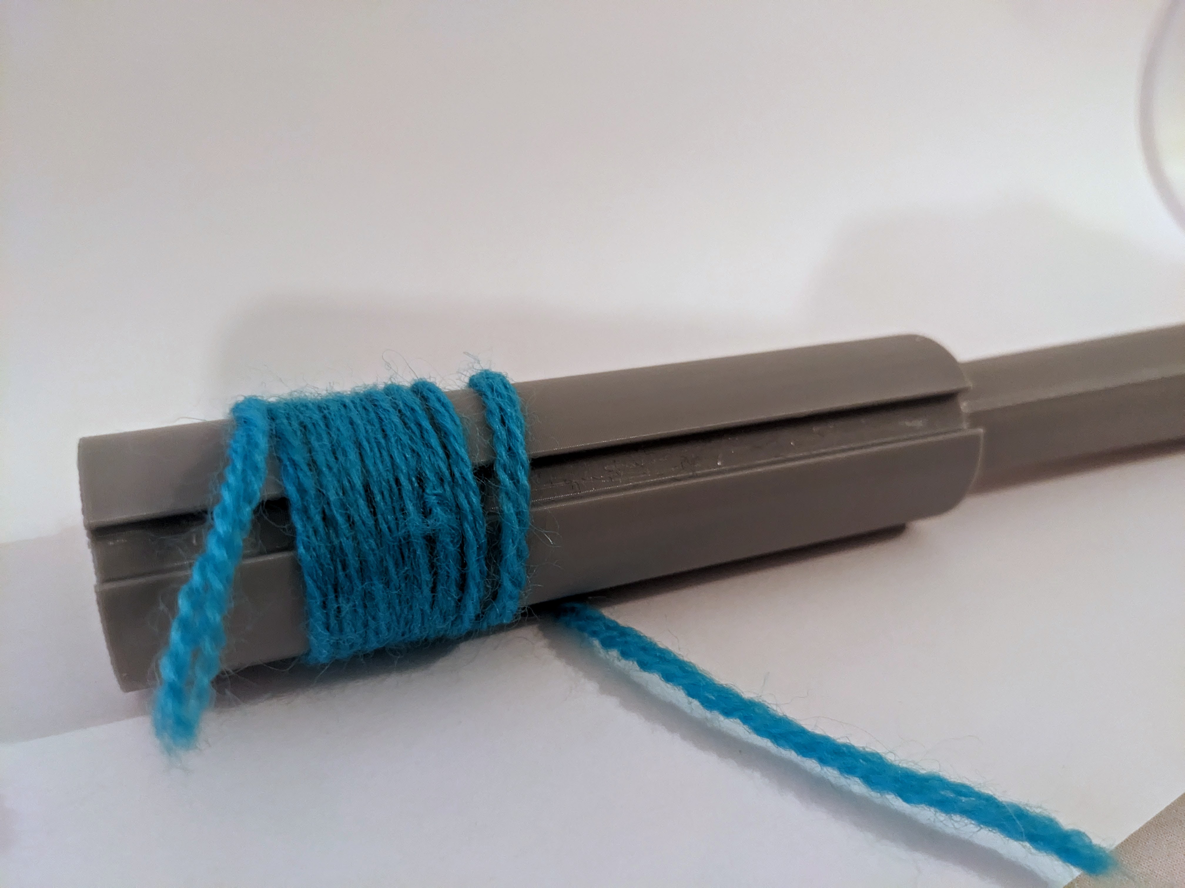 Latch Hook Wool/Yarn cutting tool by Robin Wilson Download free STL