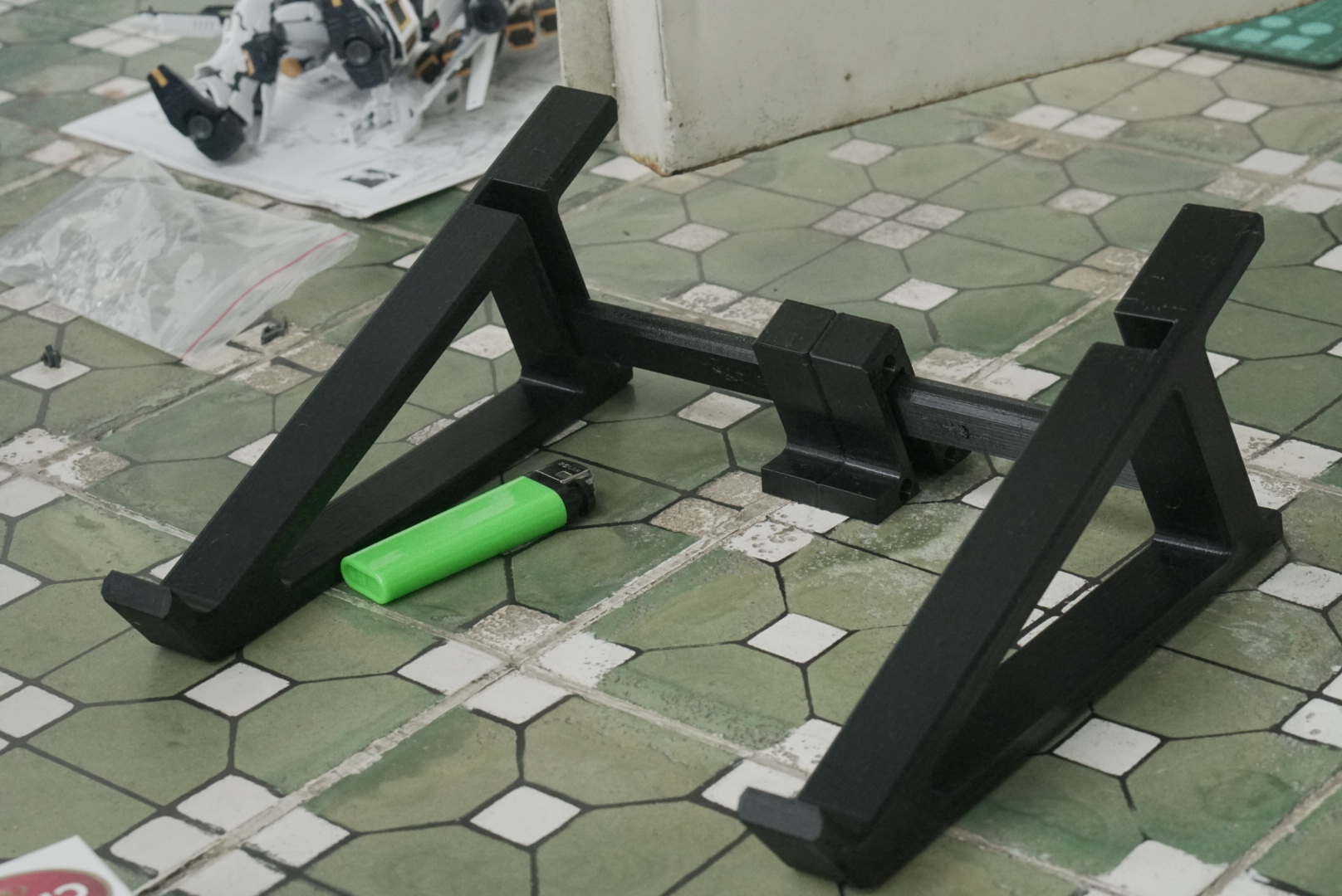 PIP laptop stand