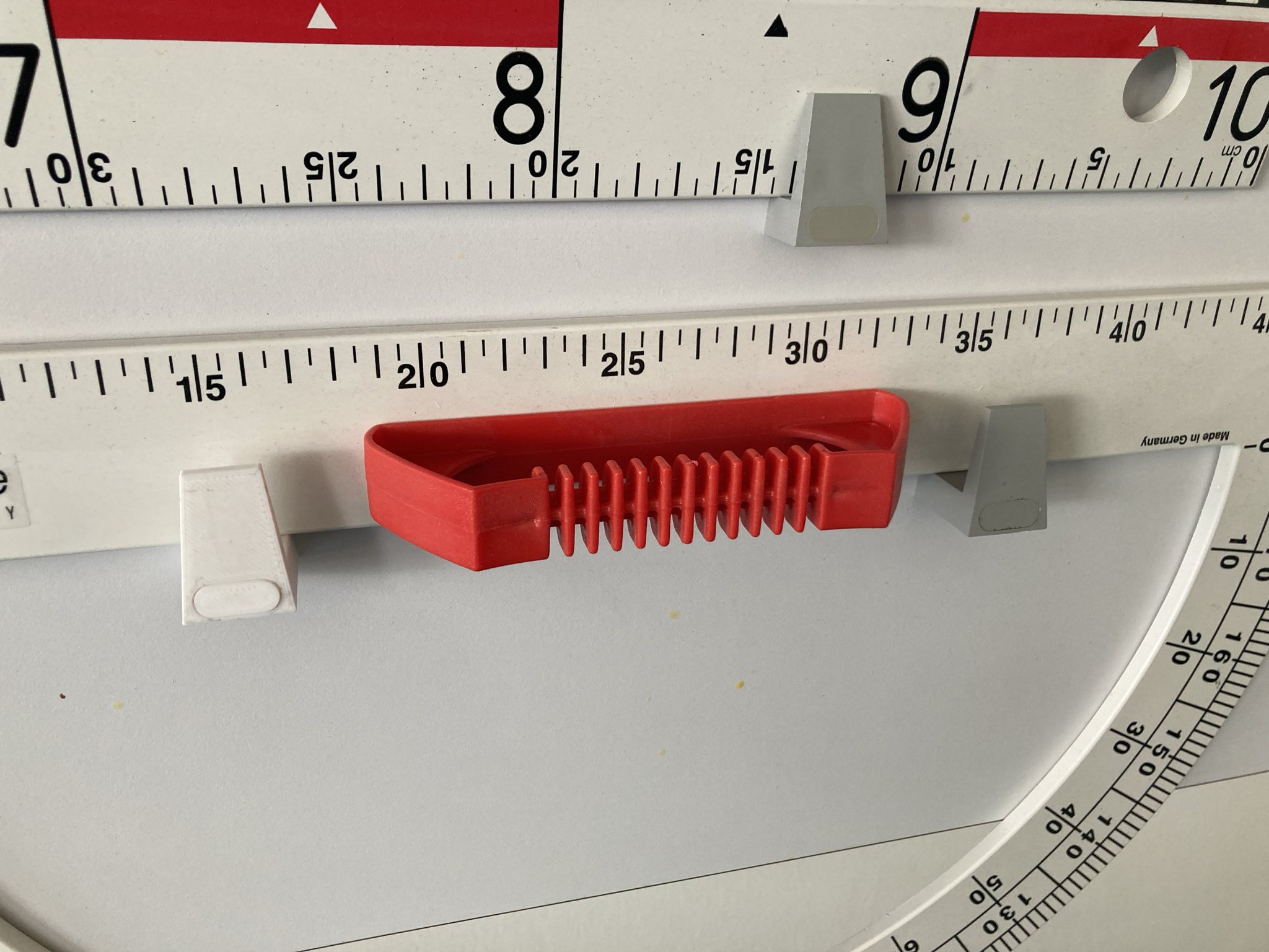 whiteboard/blackboard/chalkboard tool hanger