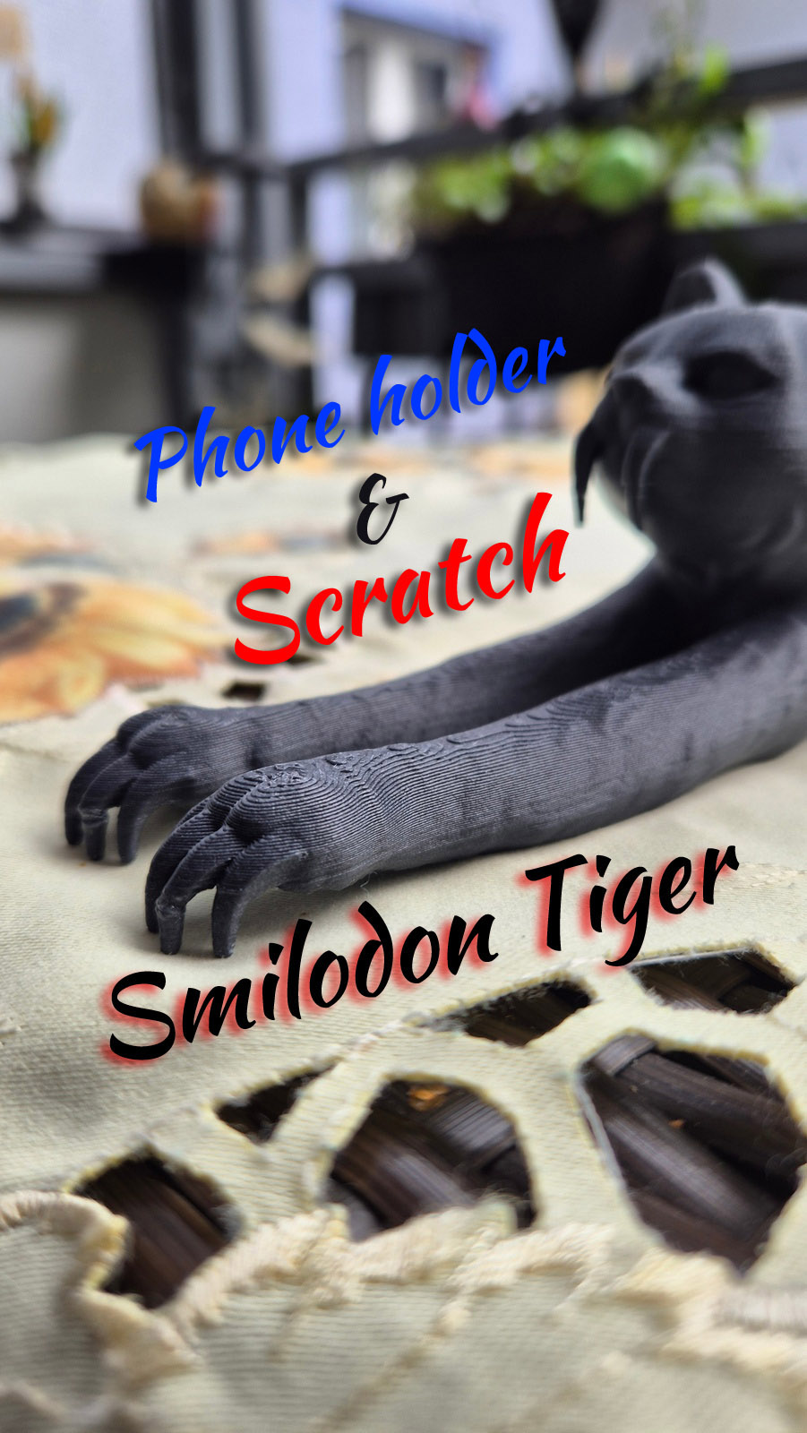 Phone holder and scratch tool - prehistoric smilodon tiger - Kratz Säbelzahntiger