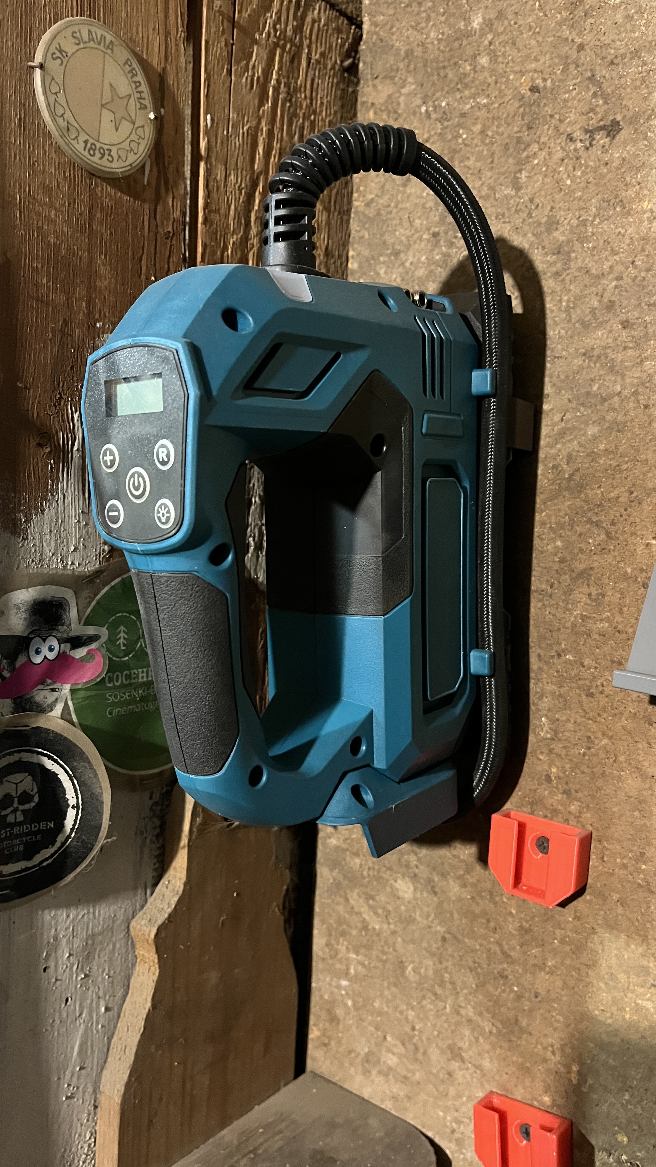 Wall mount bracket for Makita cordless air compressor (Chinese clone)