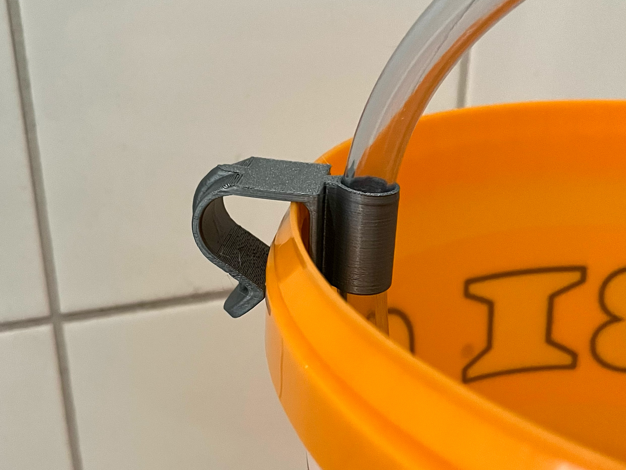 Bucket hose mount for aquarium water change 12.7mm (1/2in) and 14mm outer diameter tubes
