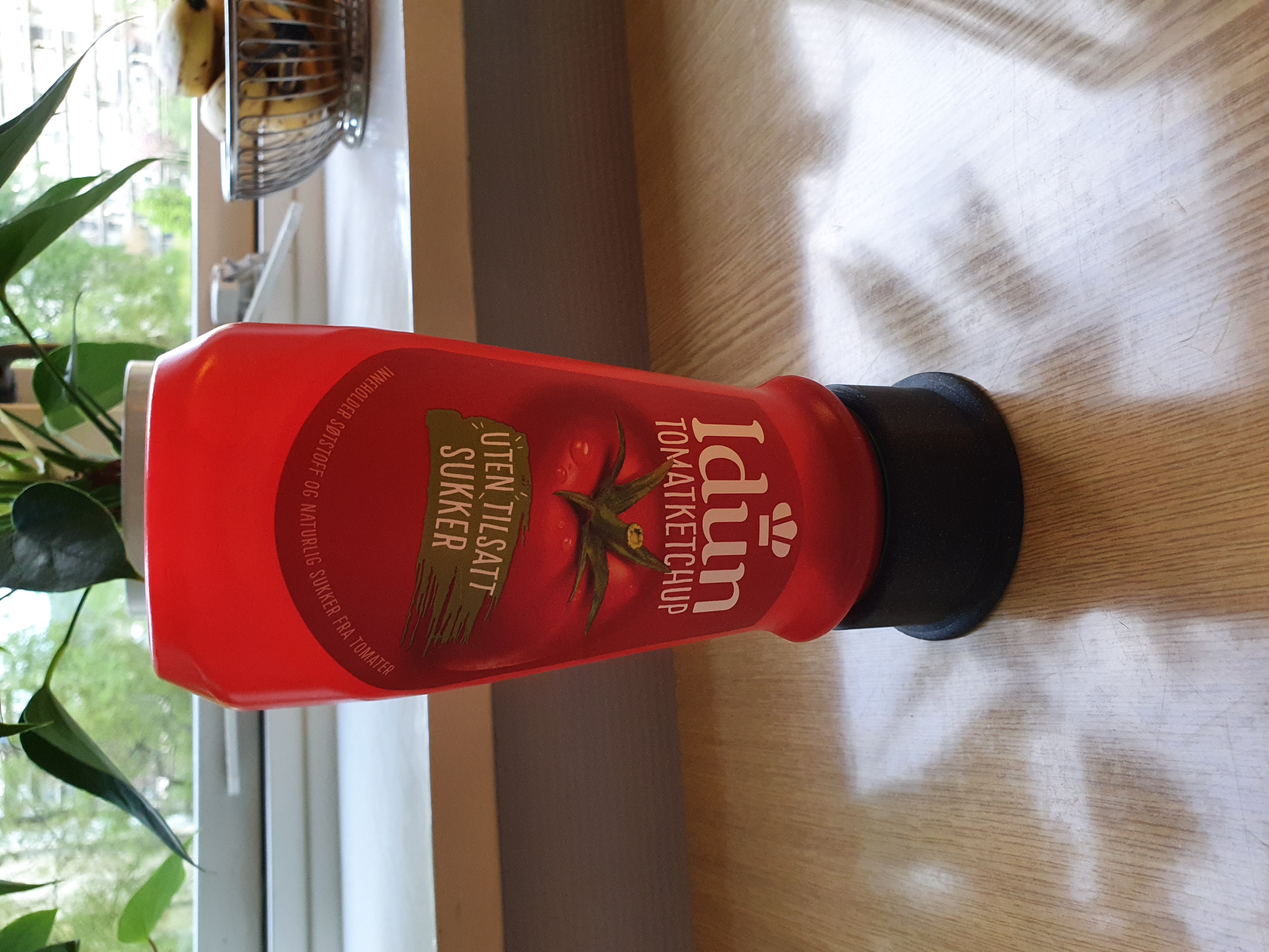 Sturdy ketchup bottle holder for Idun