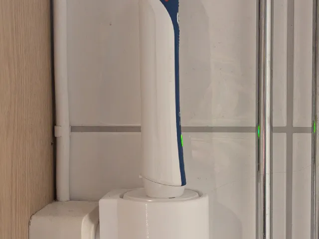 Oral B Steckdosenhalter with less supports and shorter
