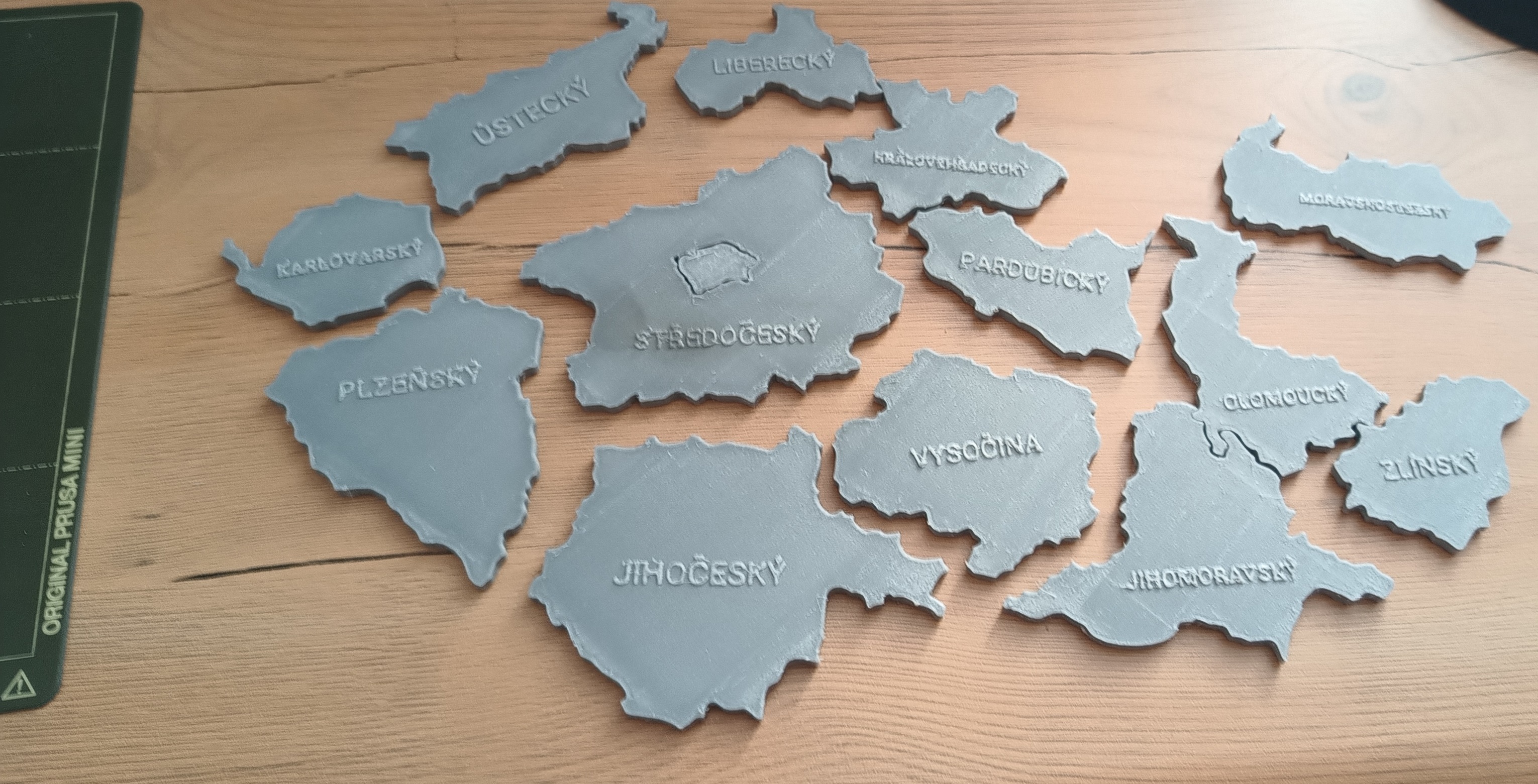 Puzzle map of the Czech Republic divided into regions - Skládací mapa České republiky rozdělena na kraje
