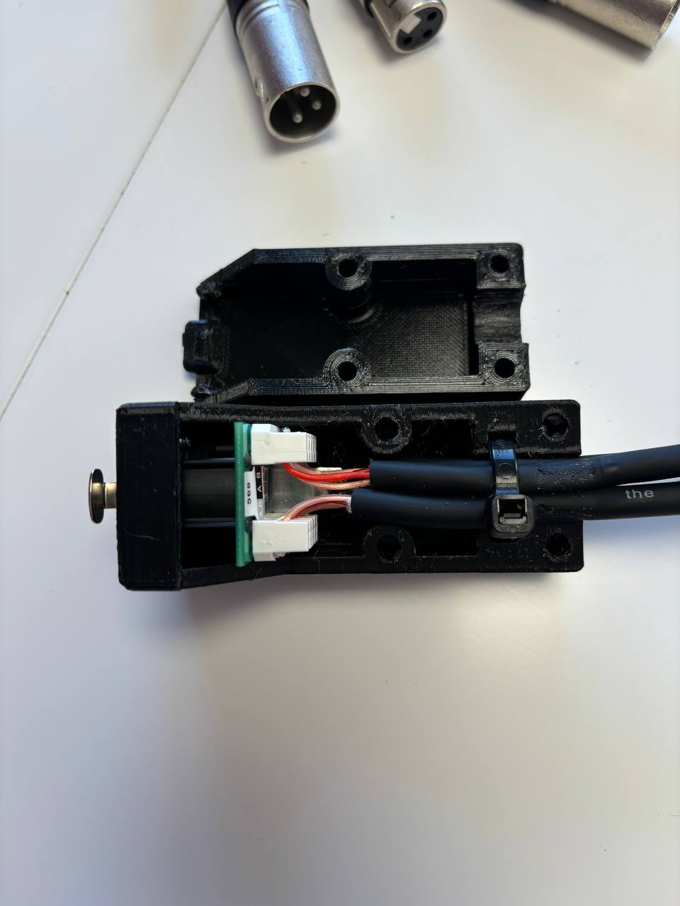 Miniatura 2 do modelo 3D Ethercon Breakout Housing