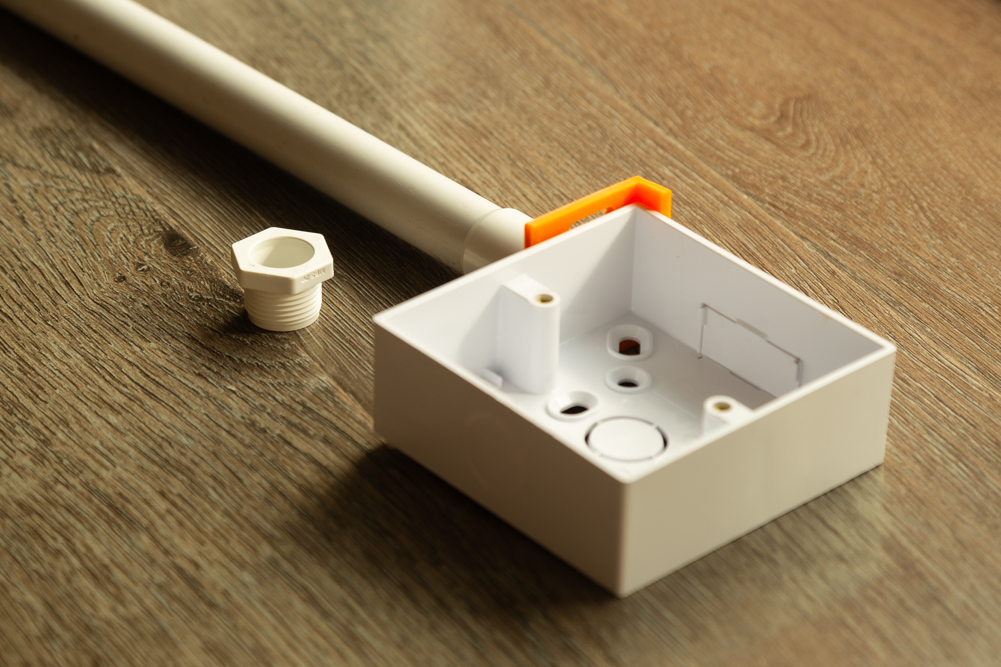 Surface mount 20mm cutout templates conduit and stuffing gland — miniatura 7