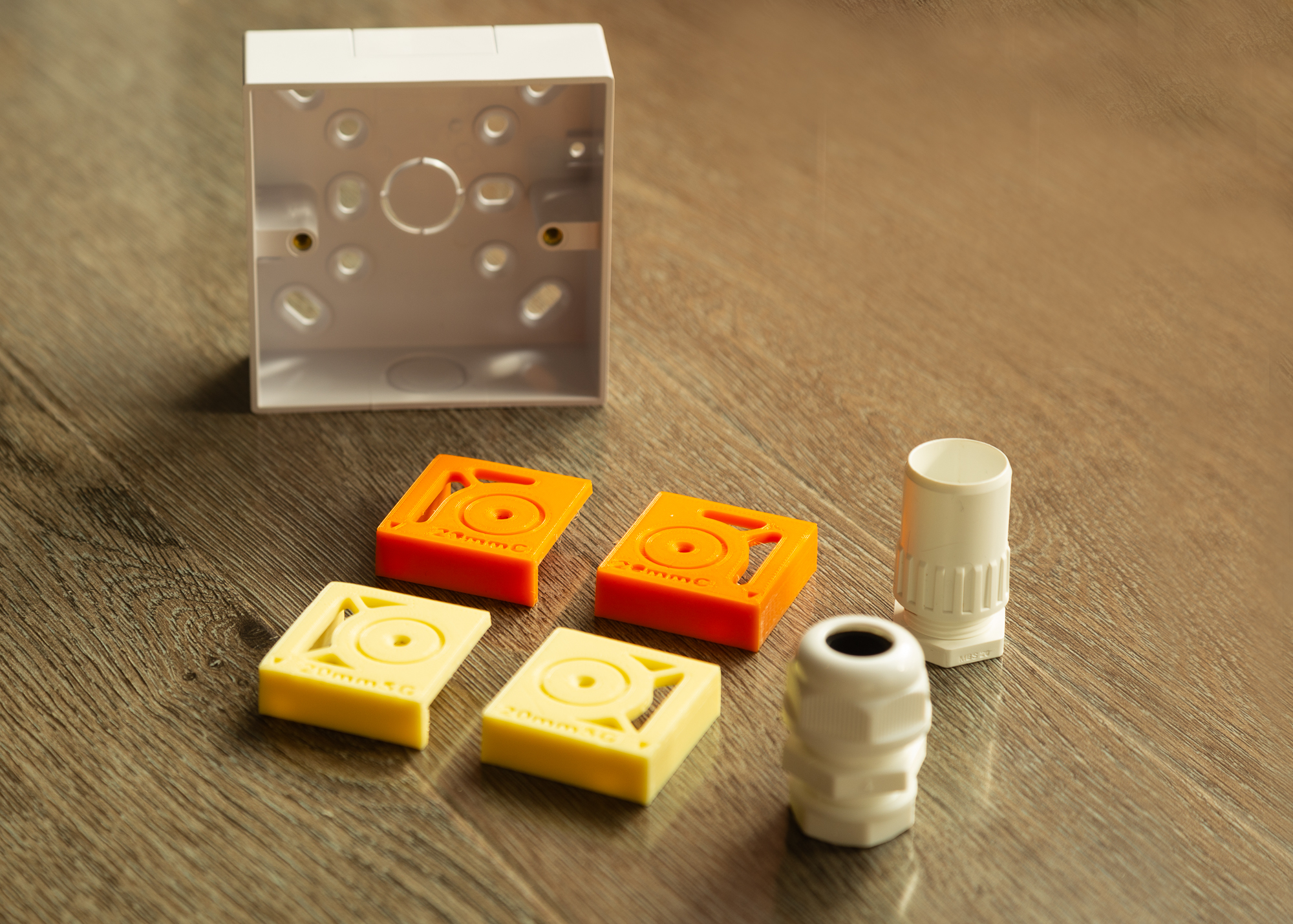 Surface mount 20mm cutout templates conduit and stuffing gland — miniatura 2