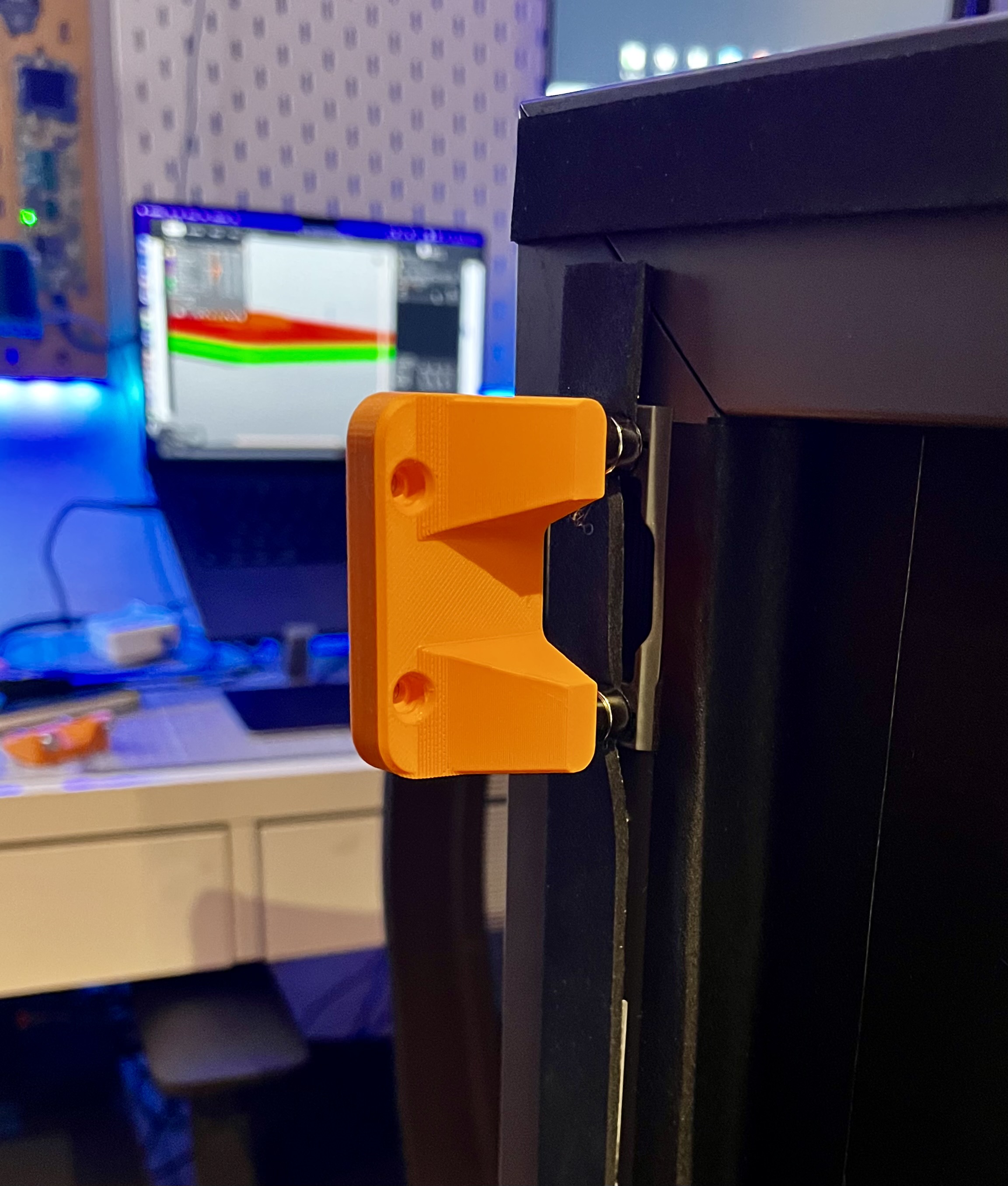 Latch for Ikea's Besta doors by Prashant Sinha Download free