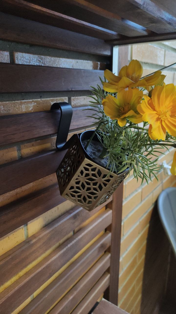 Hook for hanging small objects inclined decoration.