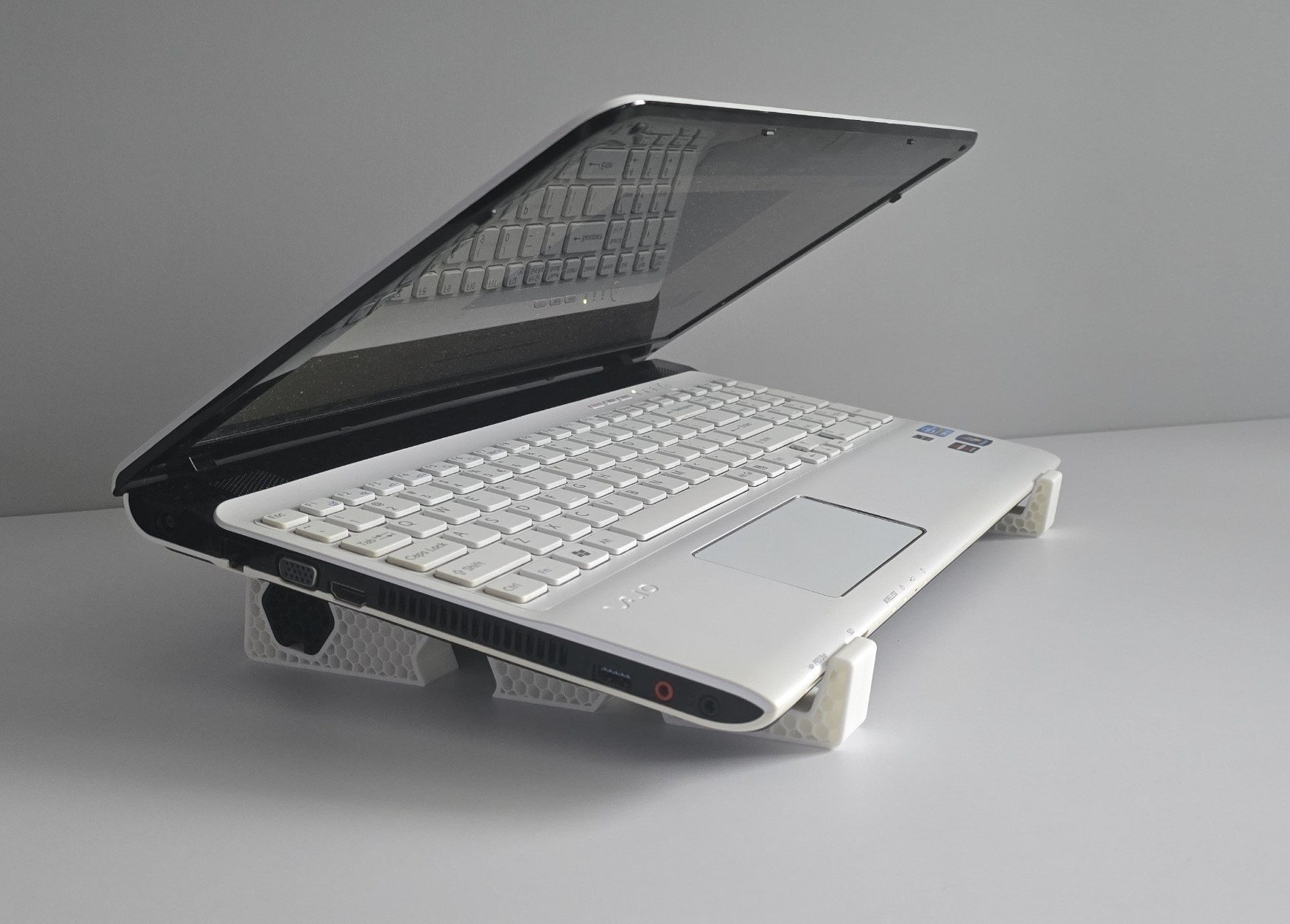 Laptop stand with connector