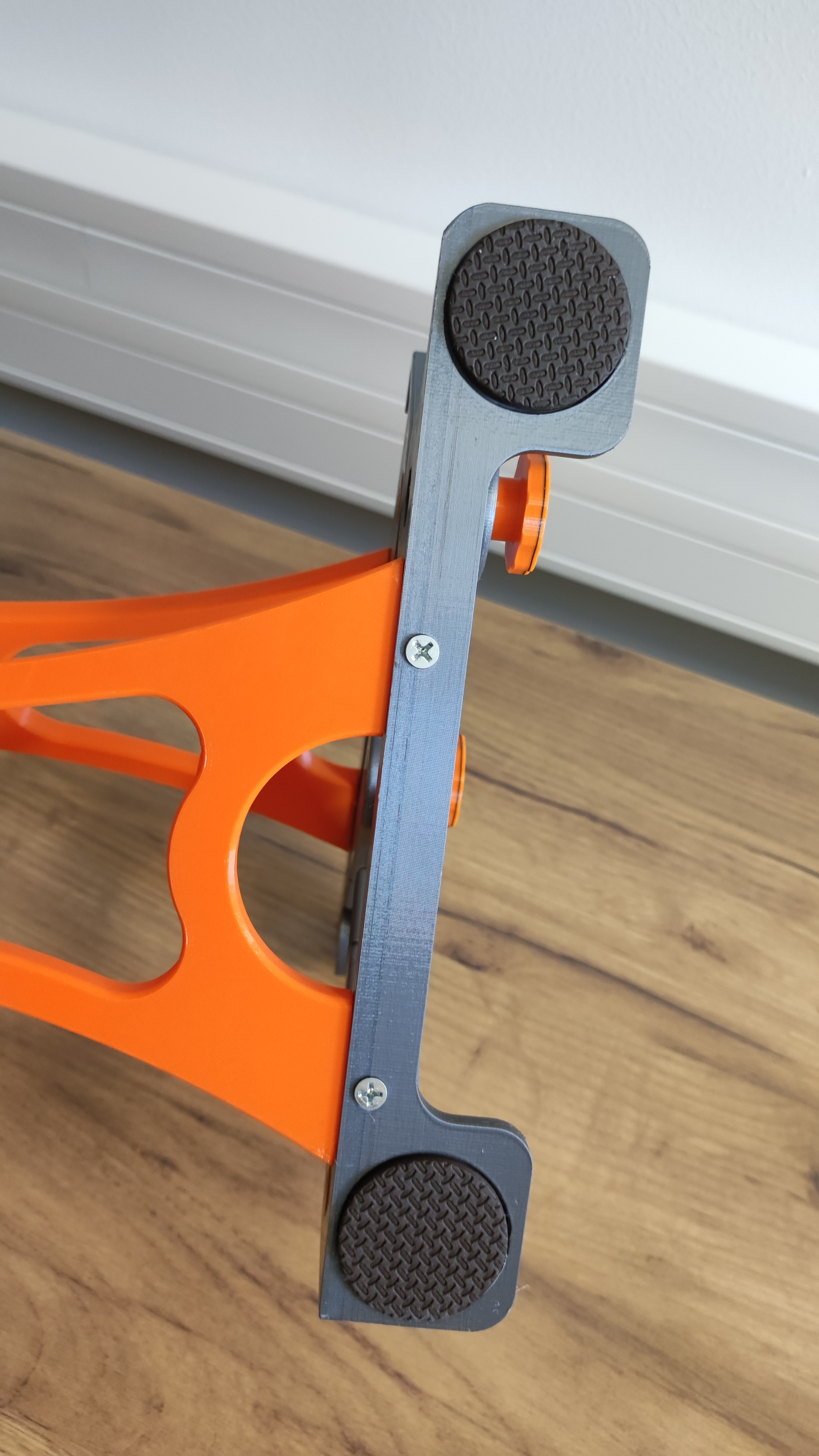 Laptop stand adjustable by Ivo Download free STL model