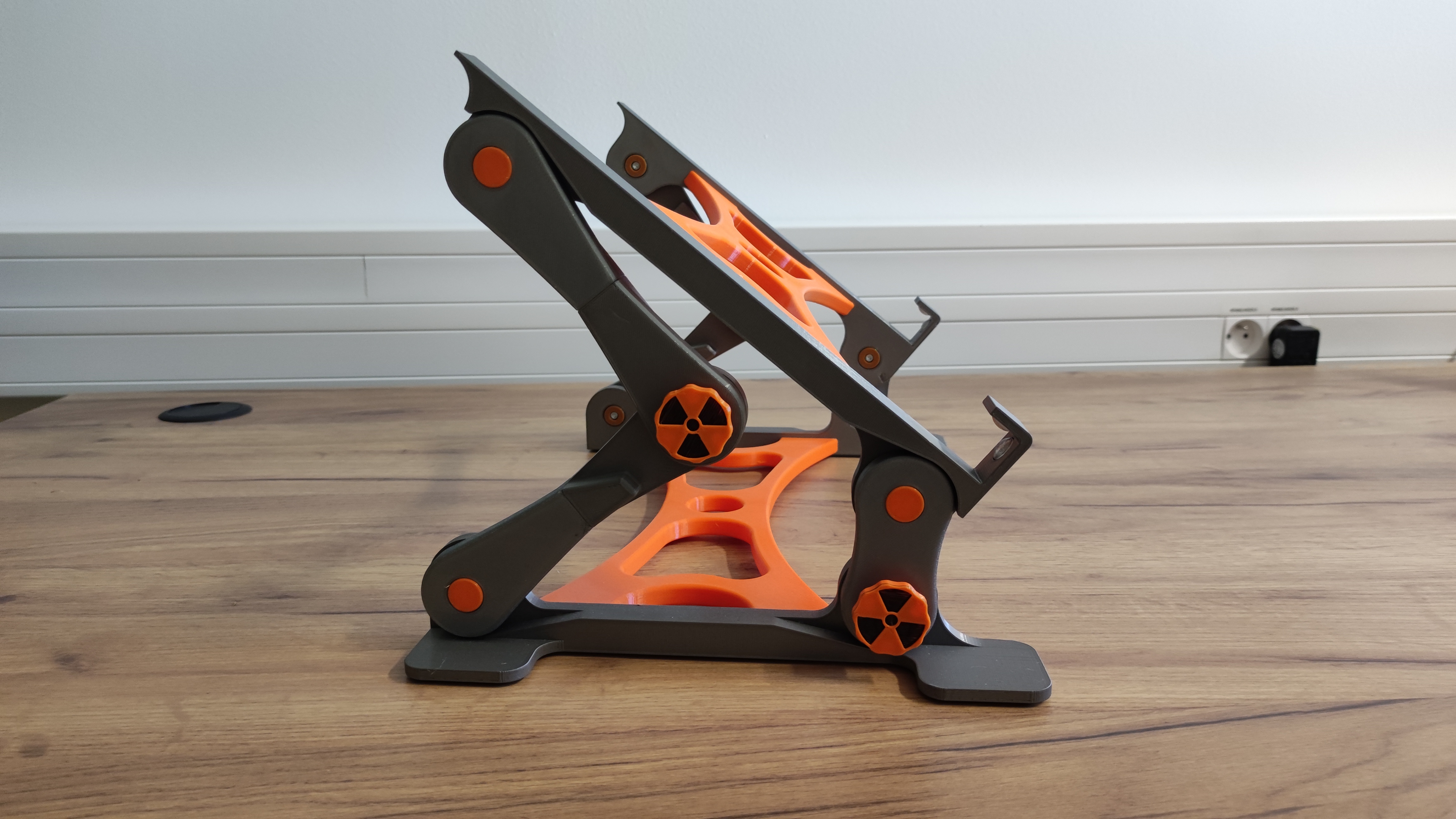 Laptop stand adjustable por Ivo Descargar modelo STL gratuito