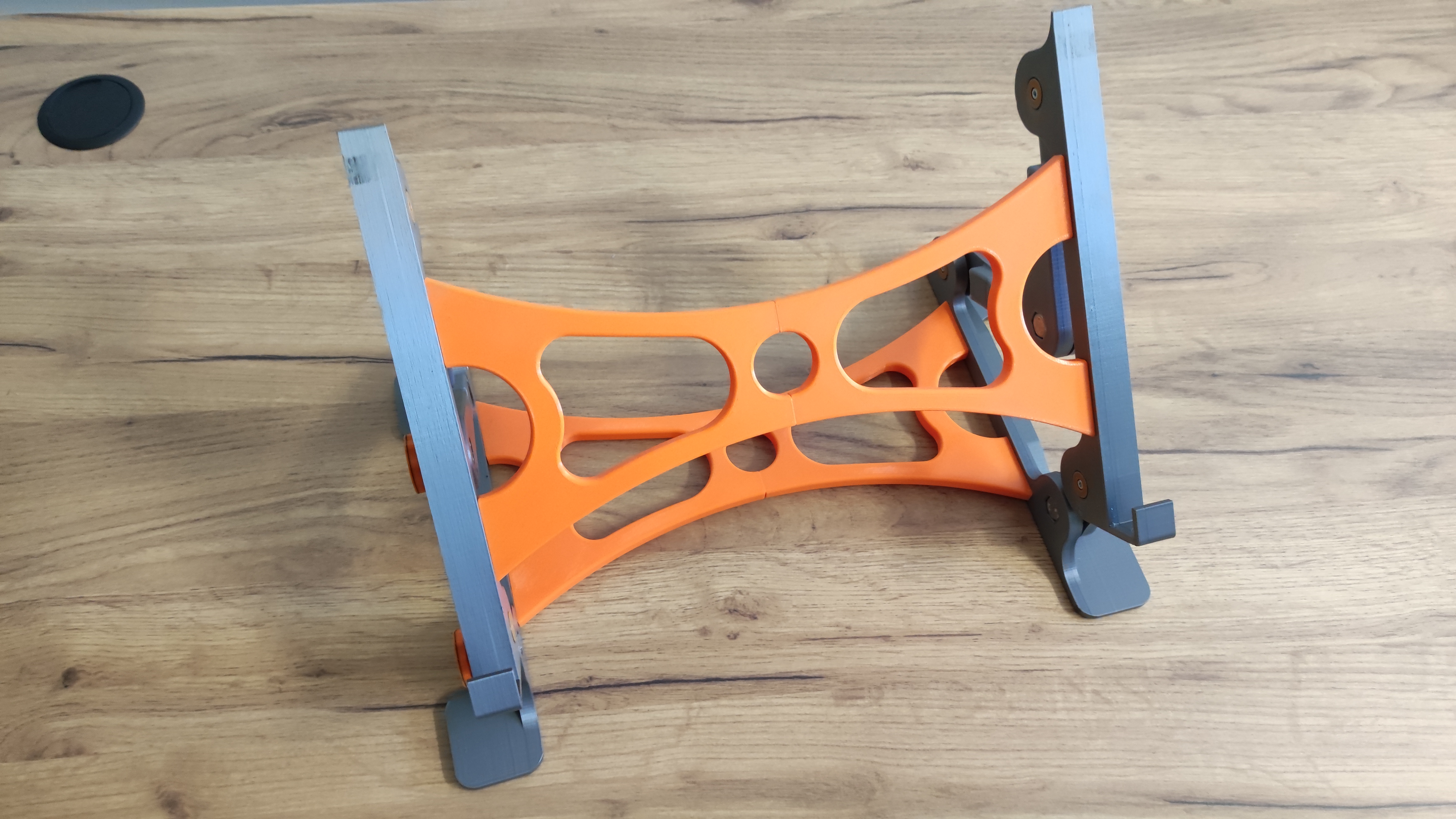 Laptop stand adjustable by Ivo Download free STL model