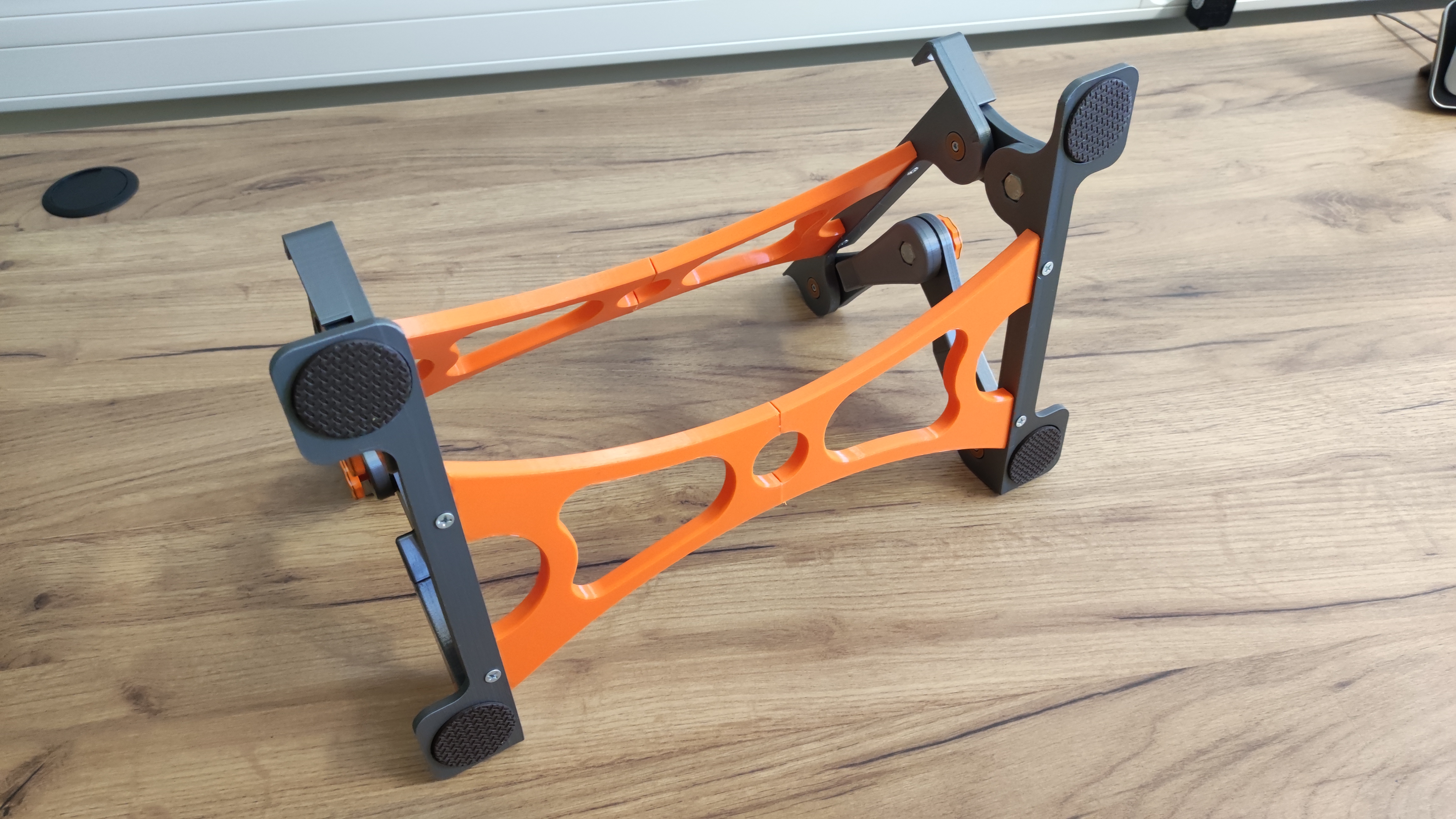 Laptop stand adjustable by Ivo Download free STL model