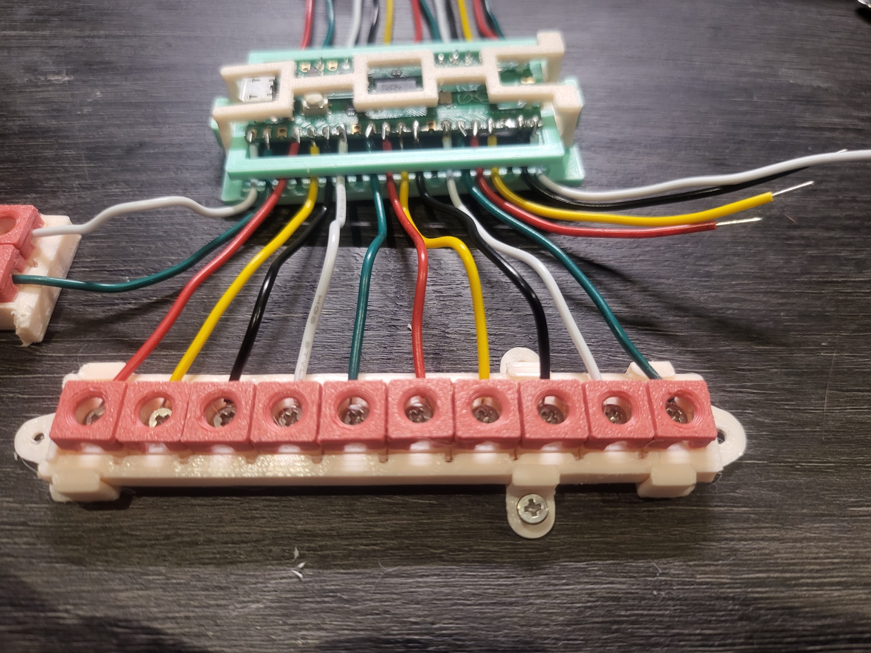 Customizable terminal block for electronics — miniatura 2