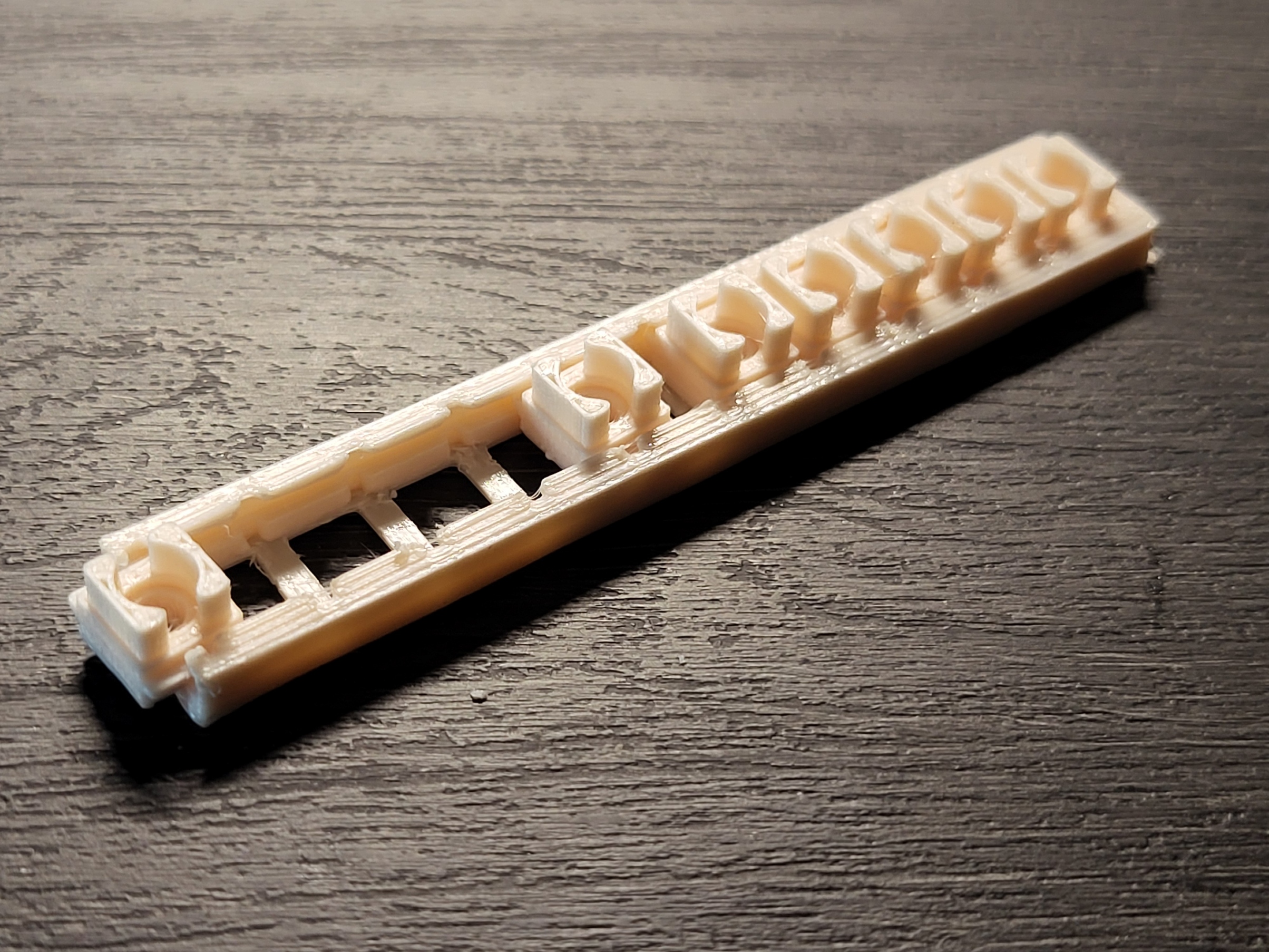 Customizable terminal block for electronics — miniatura 6