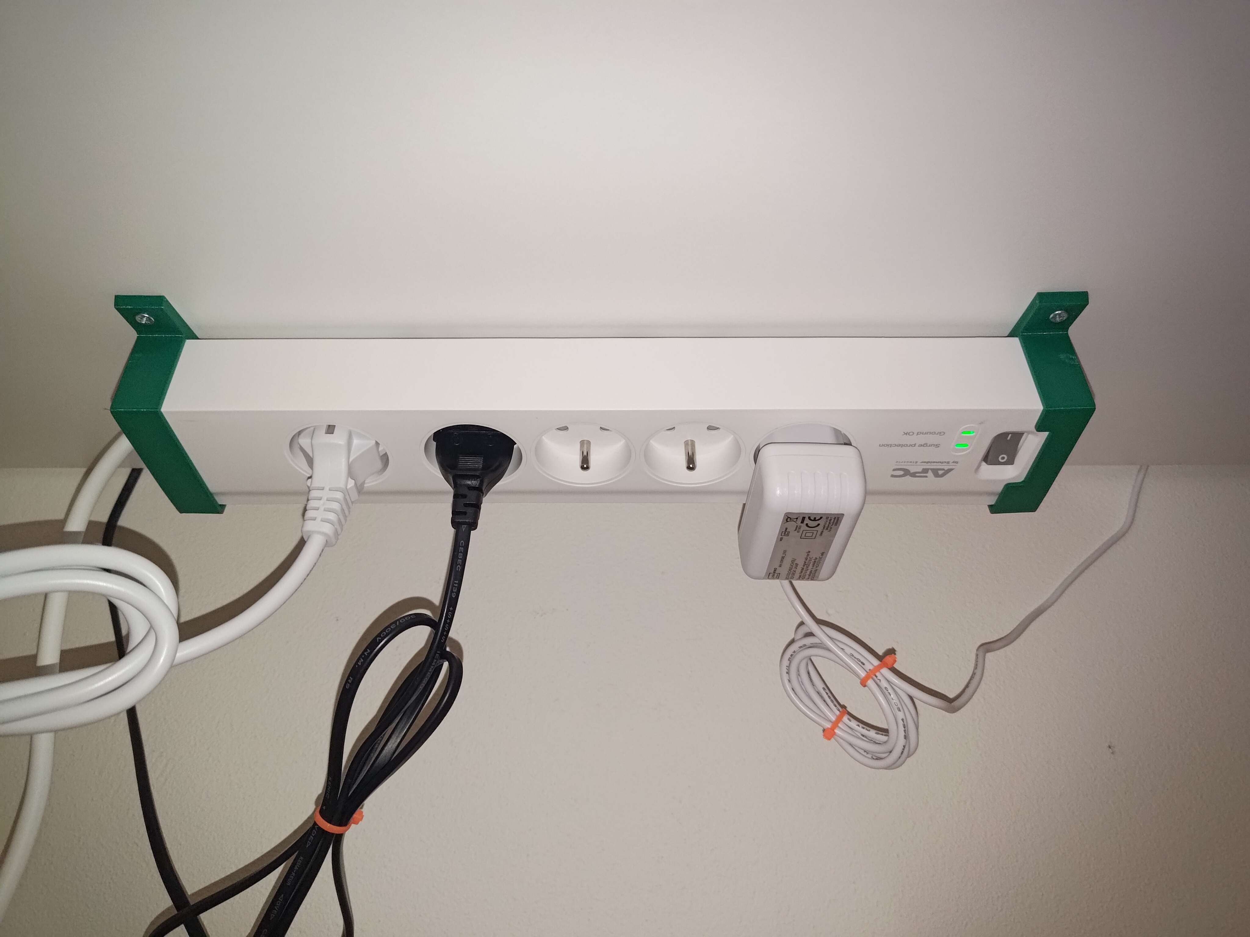APC SurgeProtector PM5 holder
