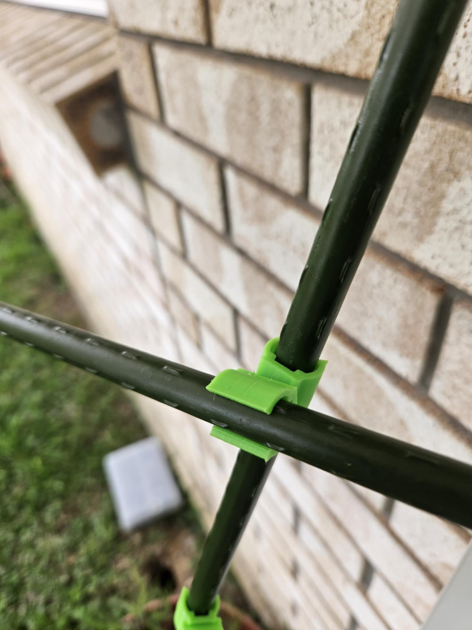 pre-connected adjustable angle trellis framing clip — thumbnail 2