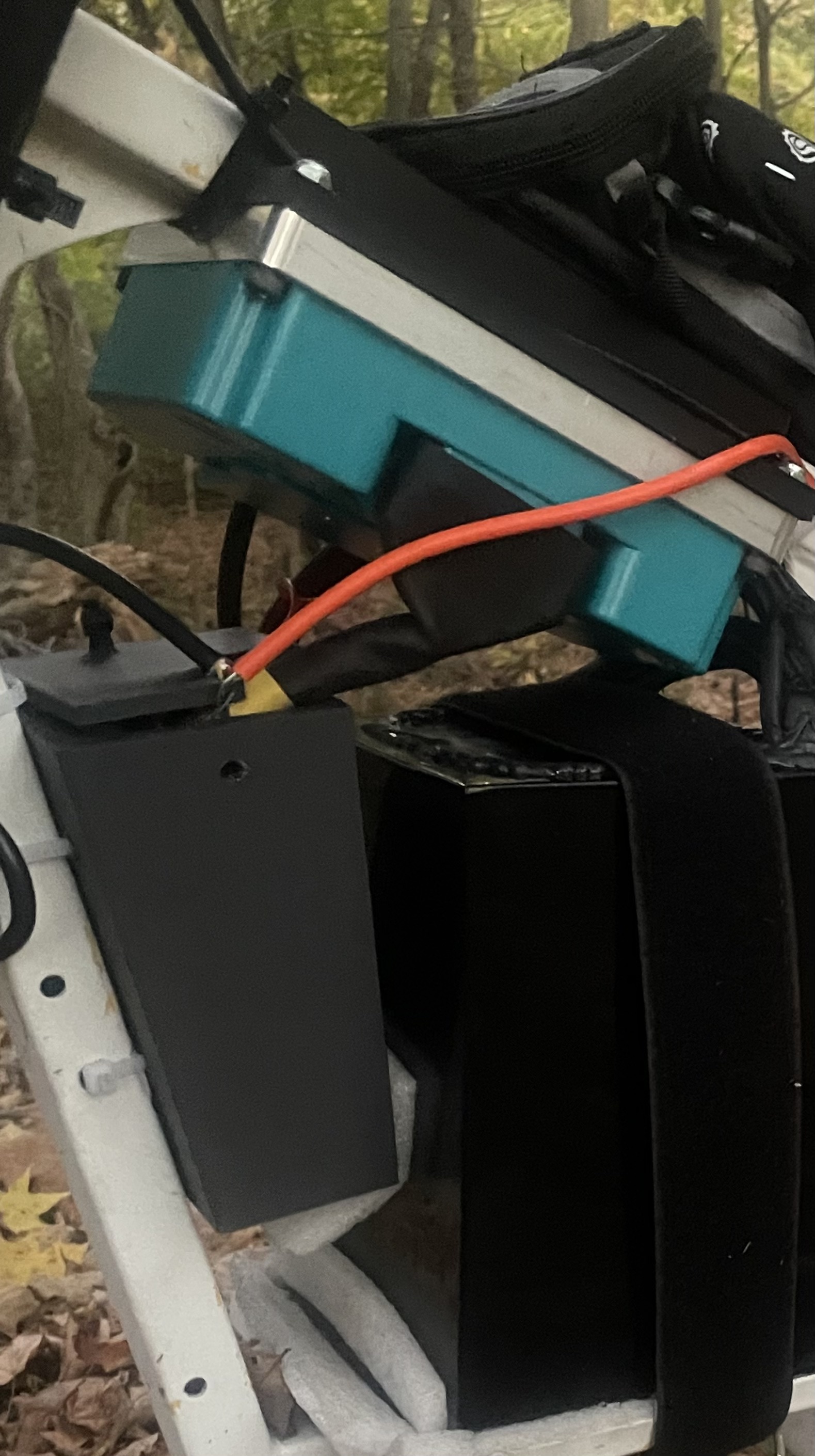 Wirebox w lid for razor bikes