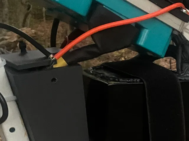 Wirebox w lid for razor bikes