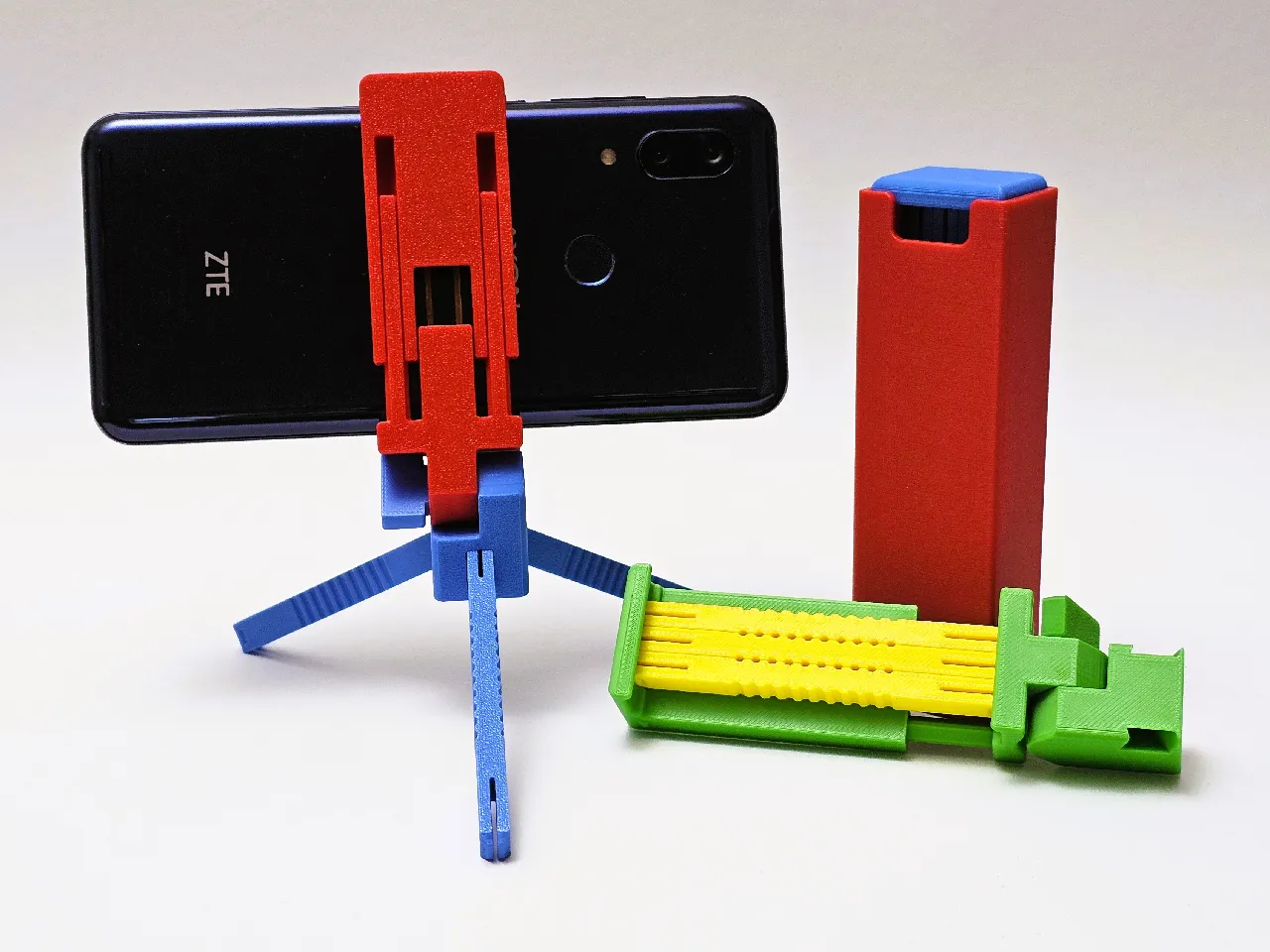 Compact Smartphone Tripod by ThreeD-Michael Download free STL