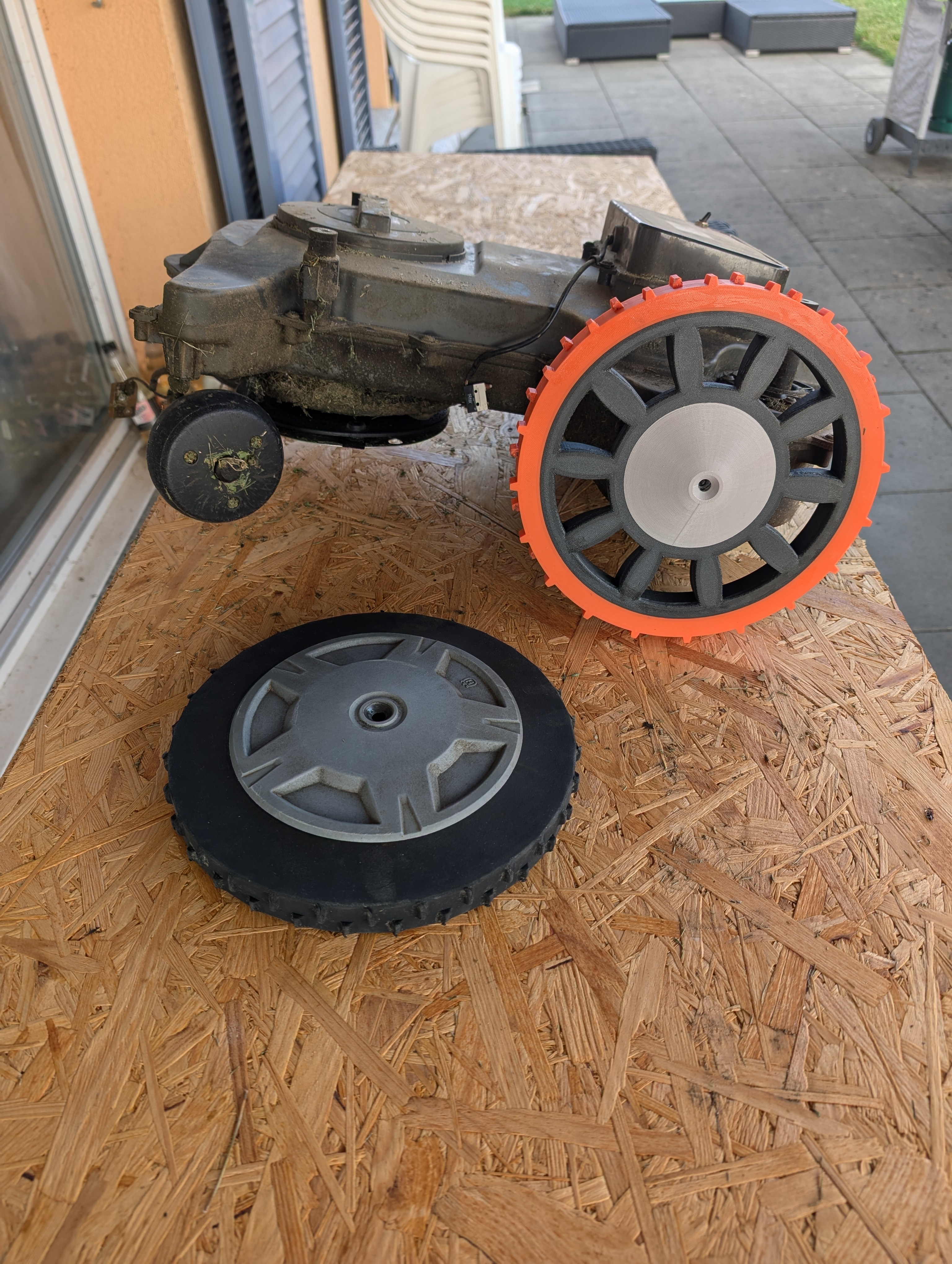 Roue Husqvarna automower 220AC — thumbnail 2