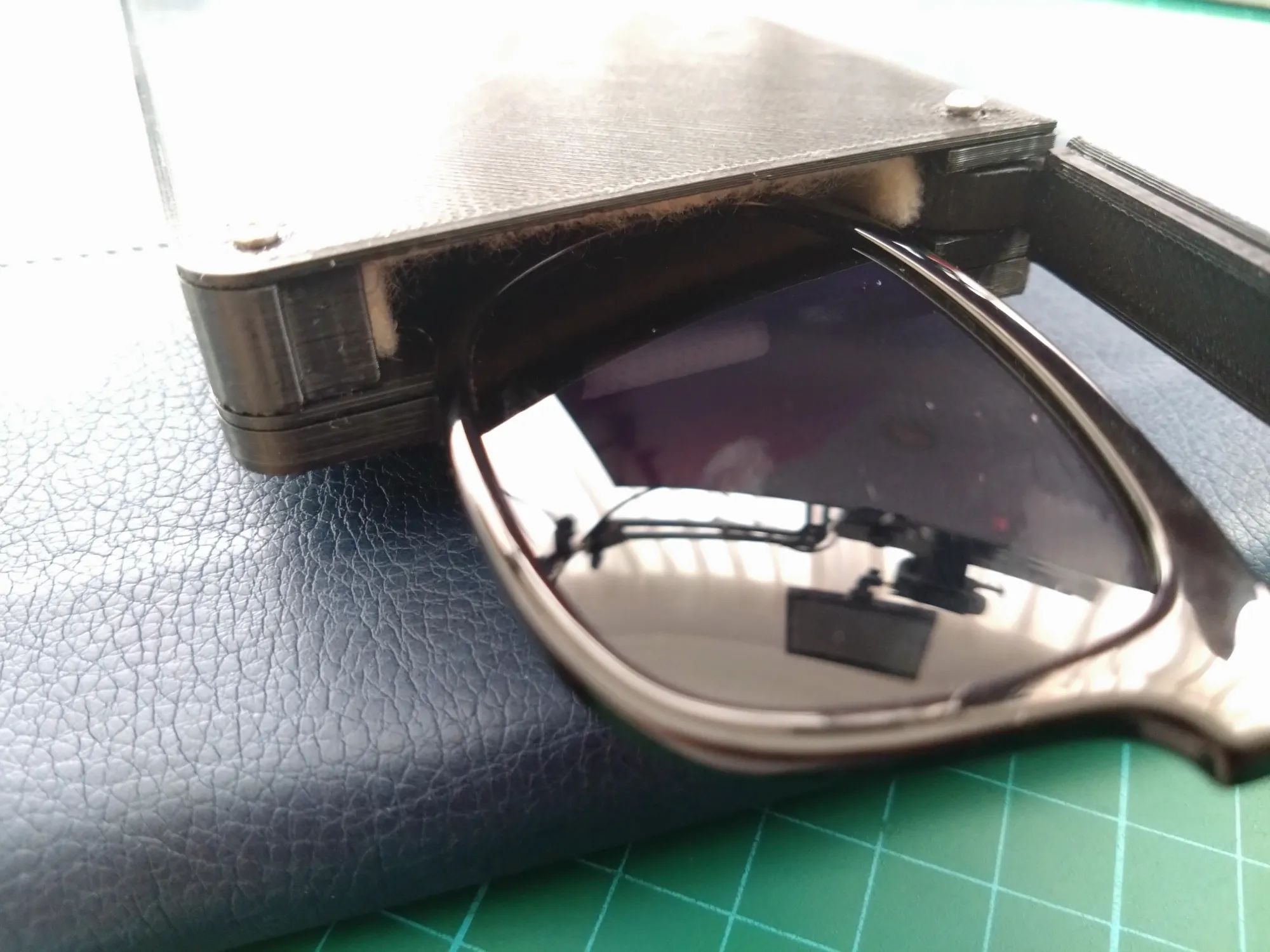 Magnetic snap sunglasses case for phone wallet xperia 10 iv — thumbnail 5