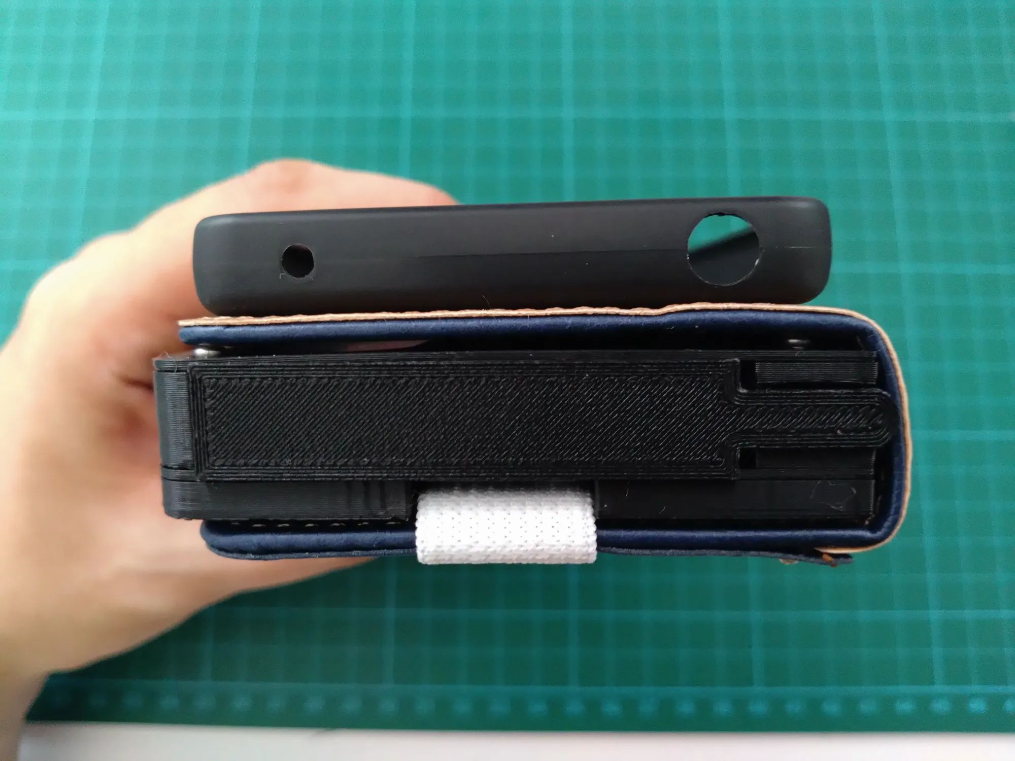 Magnetic snap sunglasses case for phone wallet xperia 10 iv — thumbnail 6