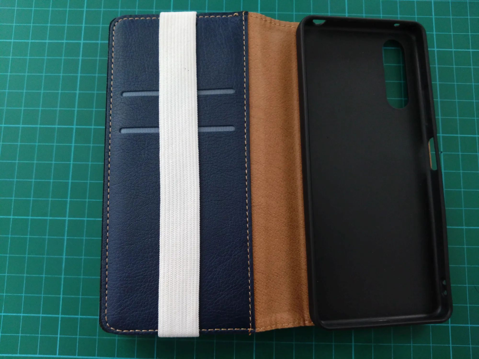 Magnetic snap sunglasses case for phone wallet xperia 10 iv — thumbnail 4