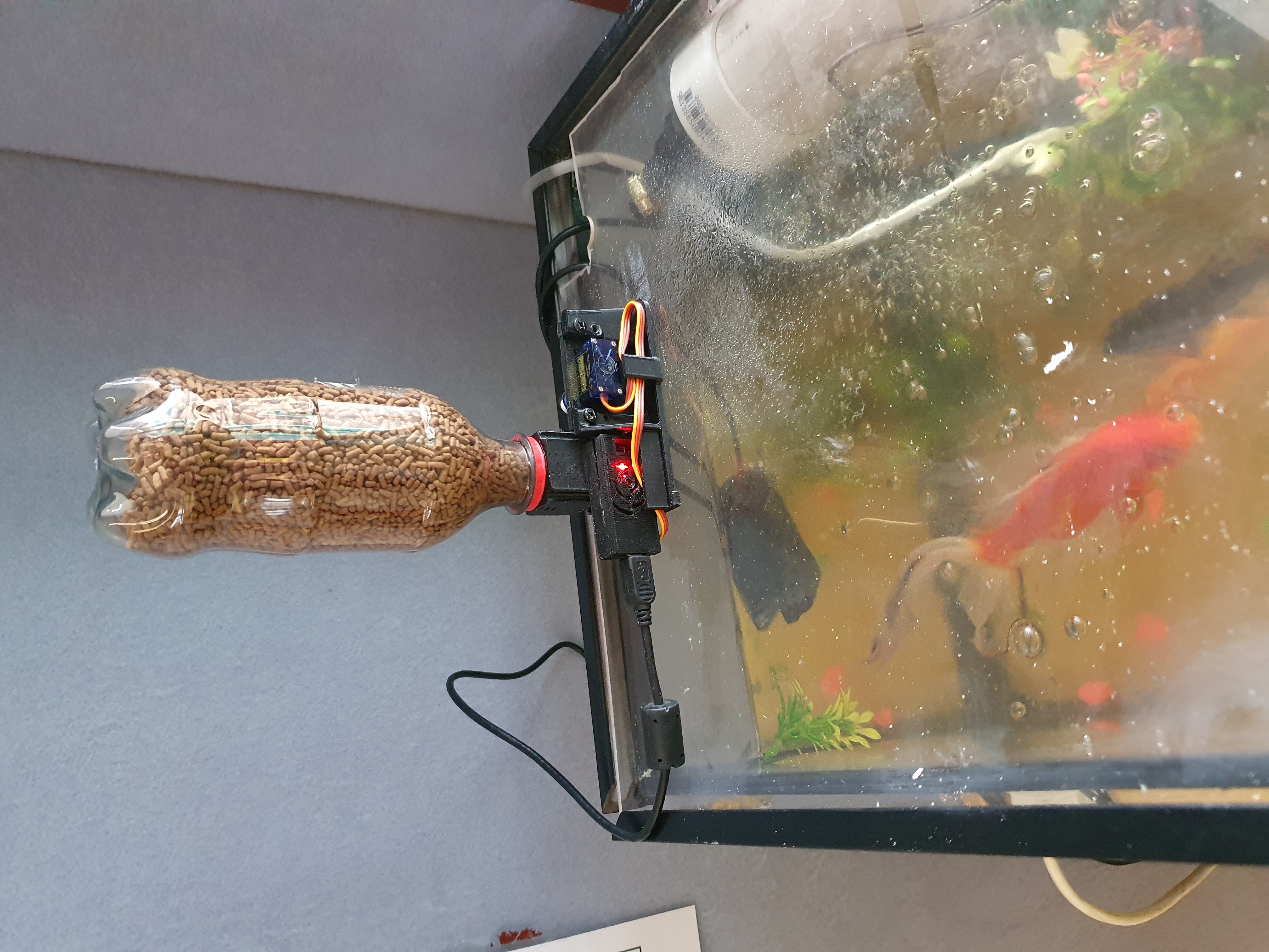 Automatic fish feeder with bottle hopper and SG90 Adapter
