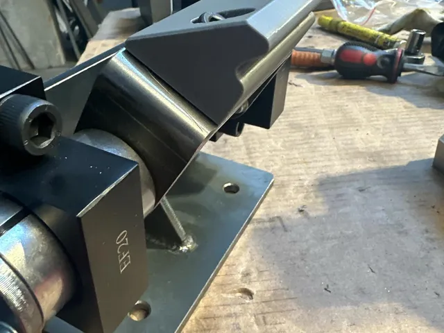 Fuel rail pressure element