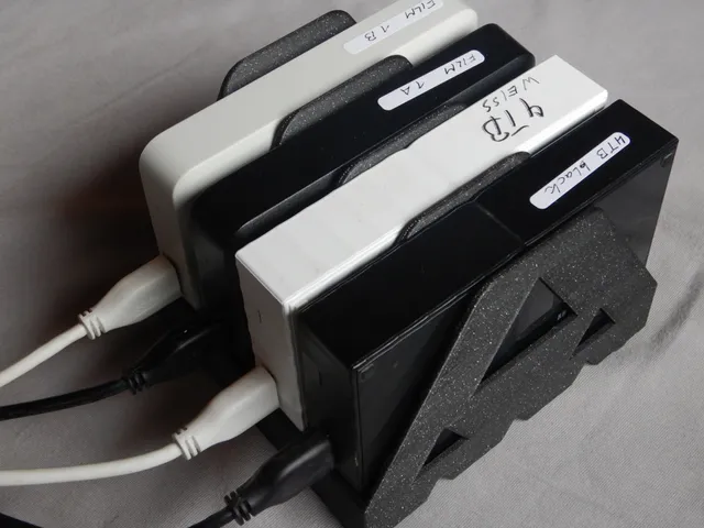 Ständer für externe USB Festplatten; 112x23 mm; stand for external USB hard drives