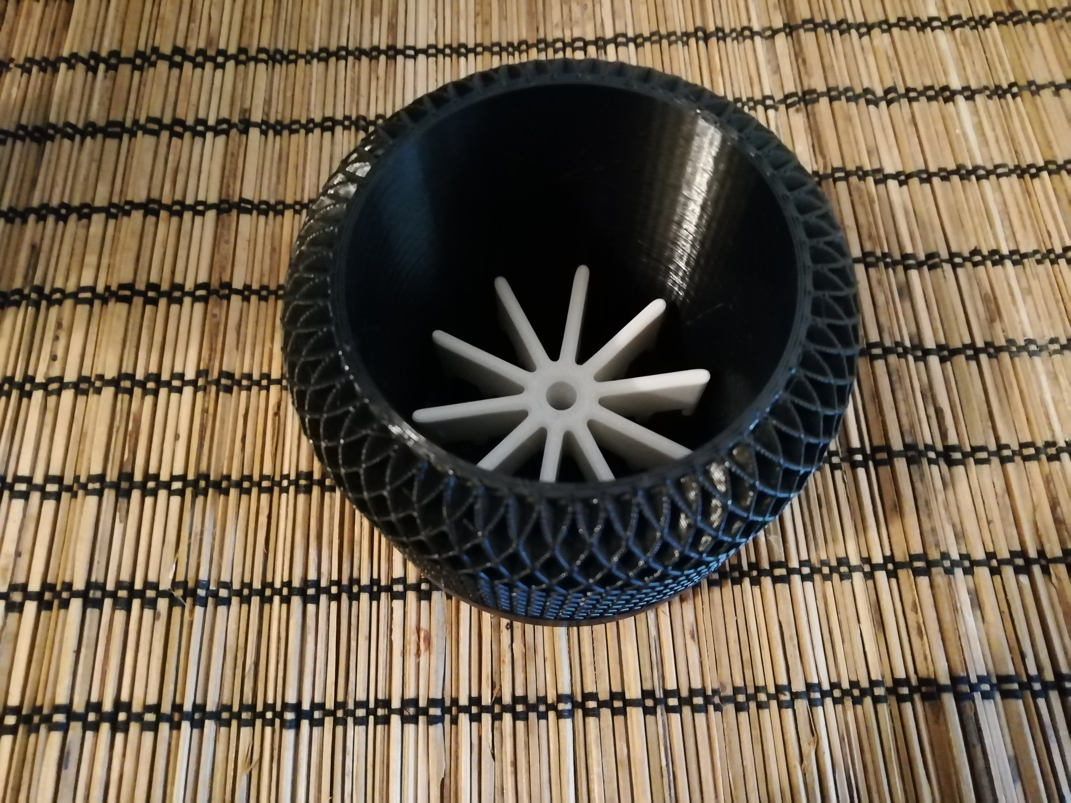 Miniatura 2 do modelo 3D Plant Pot Riser