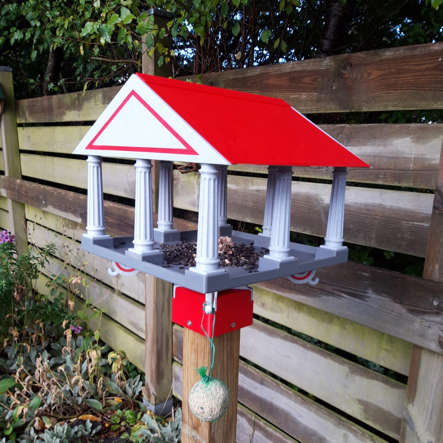 Futterhäuschen/ Birdfeeder