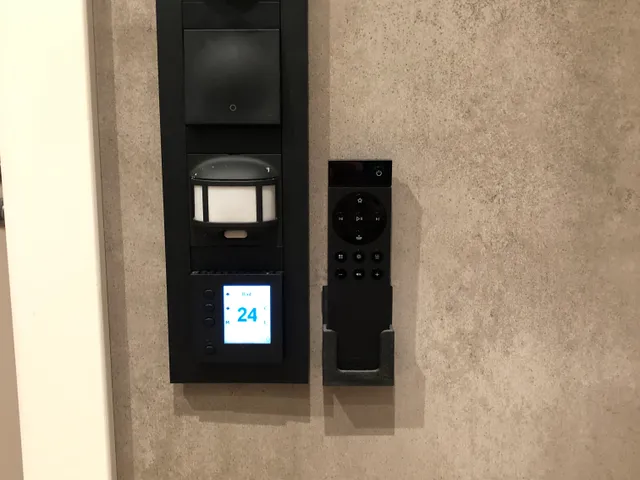 NAIM Mu-so 2 controller holder - bracket