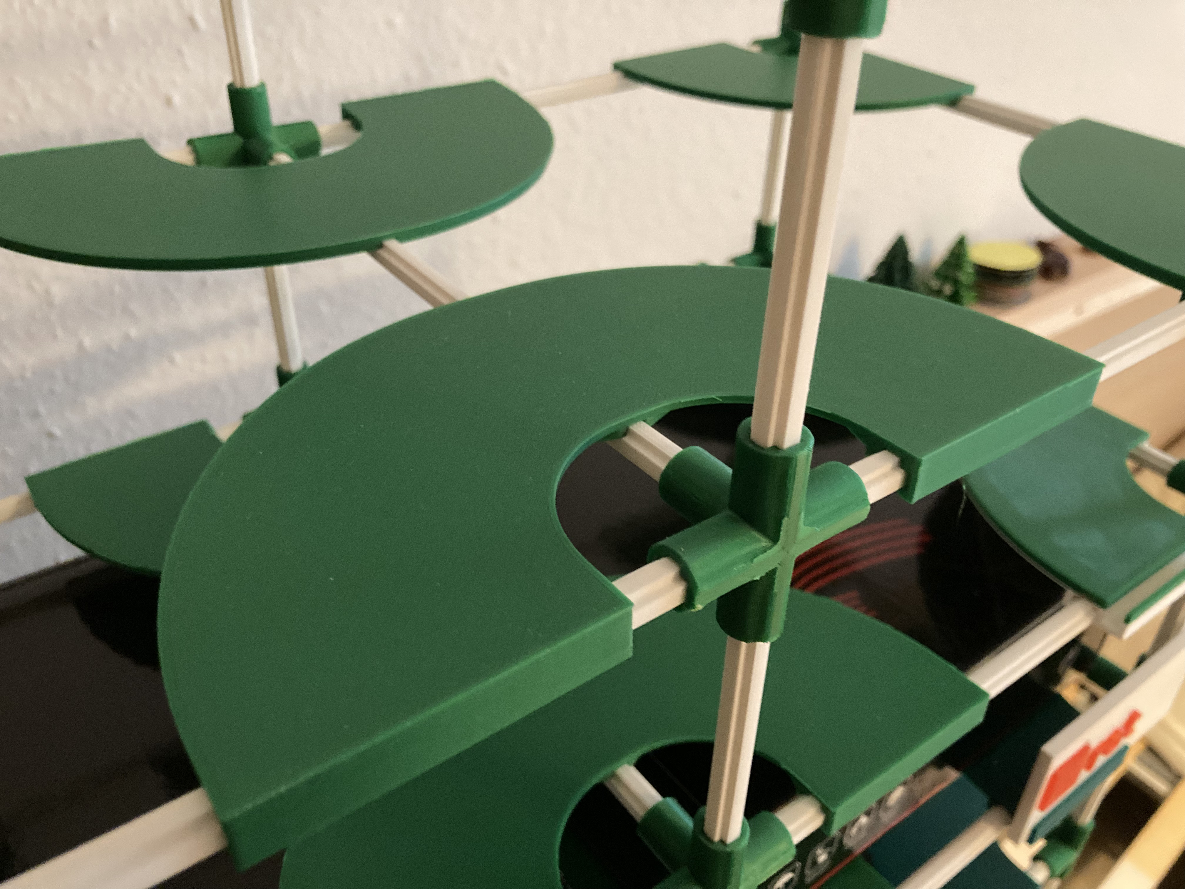 Miniatura 4 do modelo 3D Modular Stick-Based Shelf System